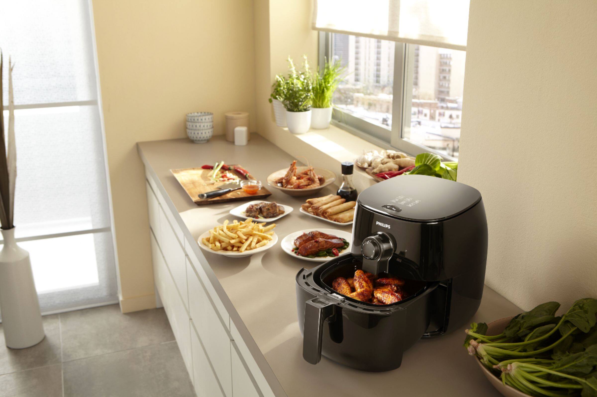 Alt View 19. Philips - Air Fryer - Black.