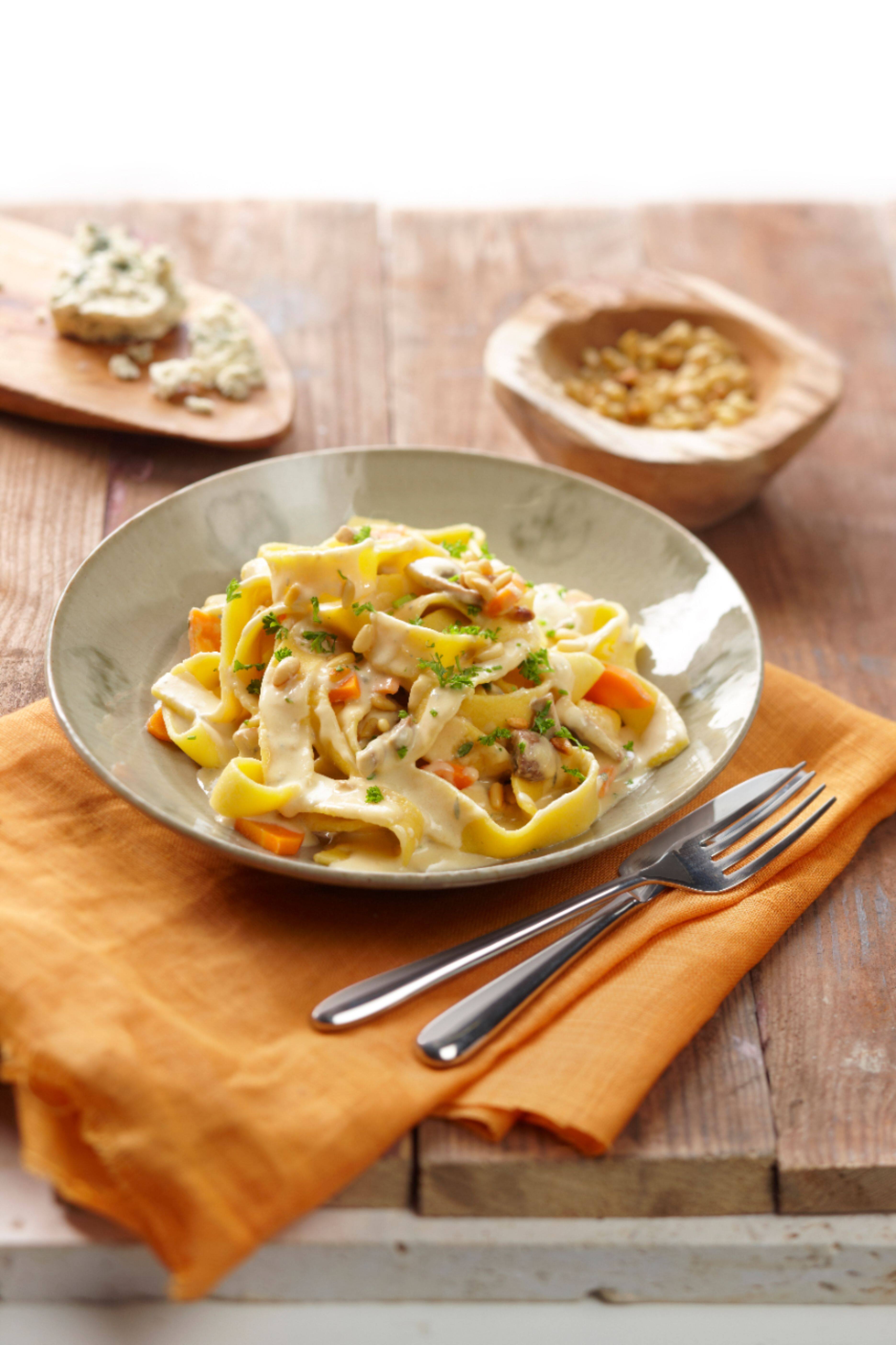 Alt View 21. Philips - Pasta Maker Plus - HR2375/06 - White And Silver.