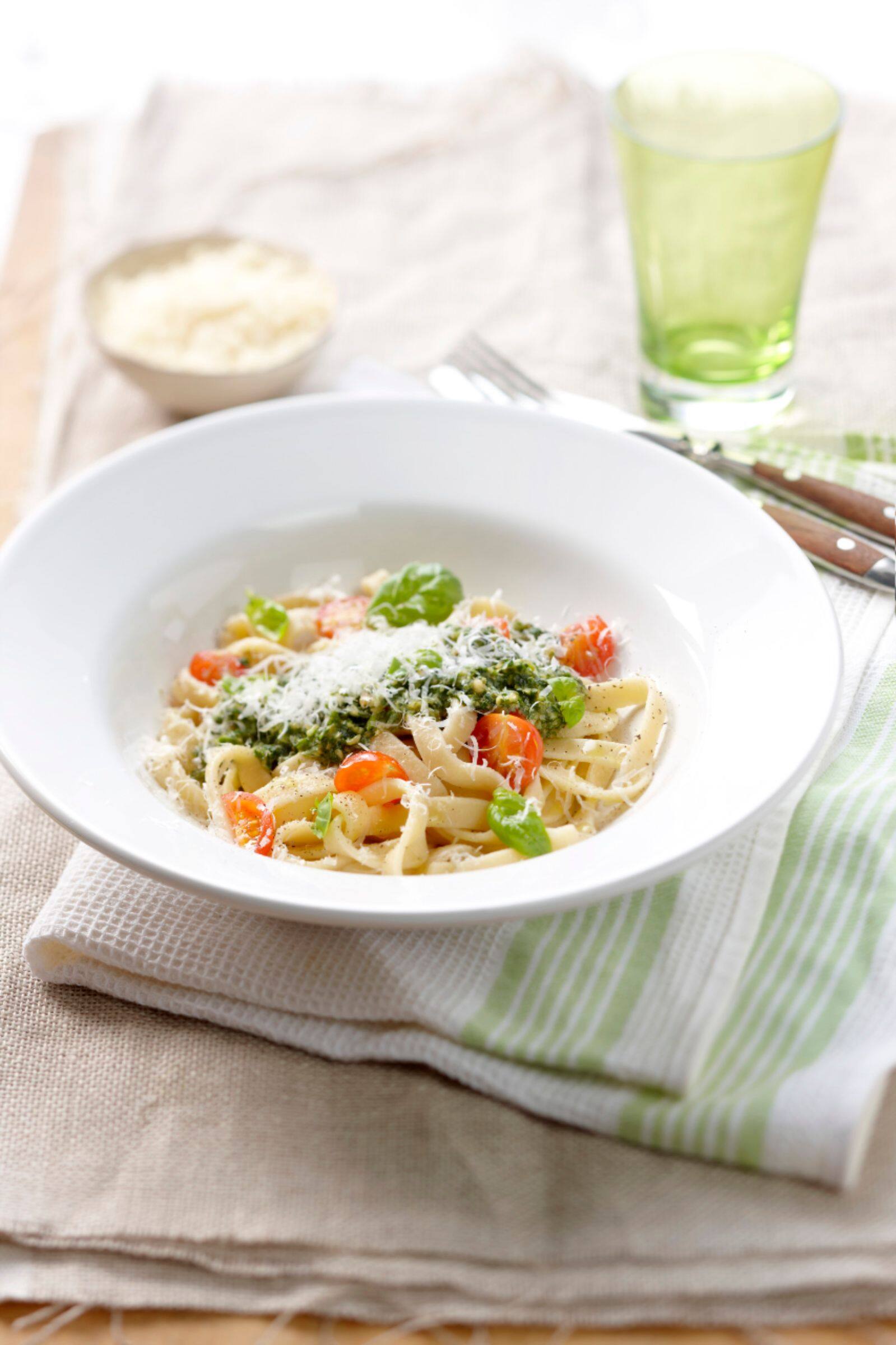 Alt View 30. Philips - Pasta Maker Plus - HR2375/06 - White And Silver.