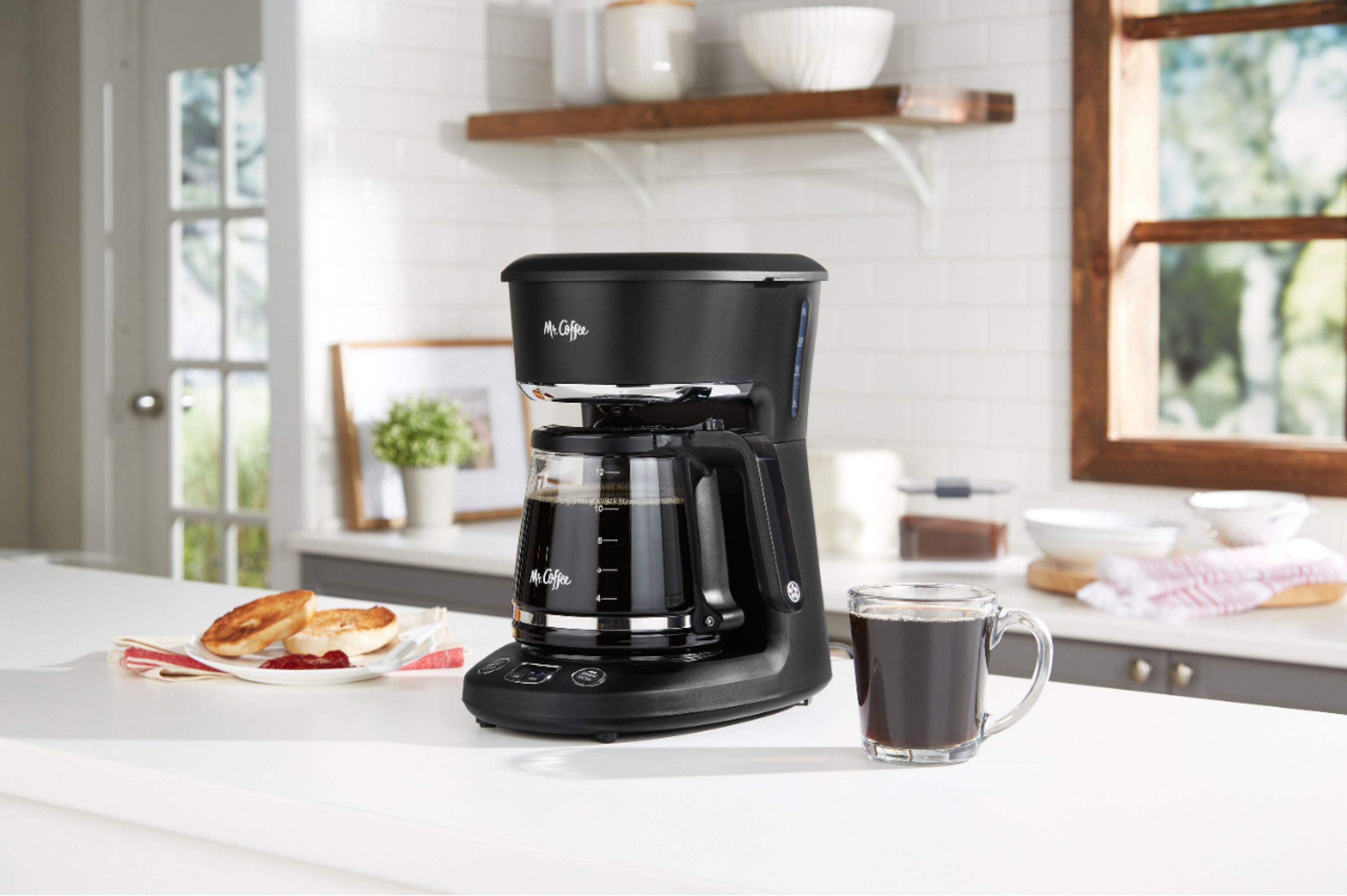 Best coffee makers under $200 to help you make a perfect cup at home - ABC7  New York