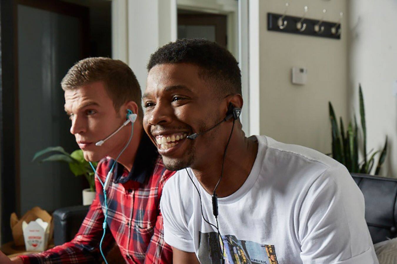 Alt View 19. Turtle Beach - Battle Buds In-Ear Gaming Headset for Mobile Gaming, Nintendo Switch, Xbox One, Xbox Series X|S, PS4 & PS5 - Black/Silver.