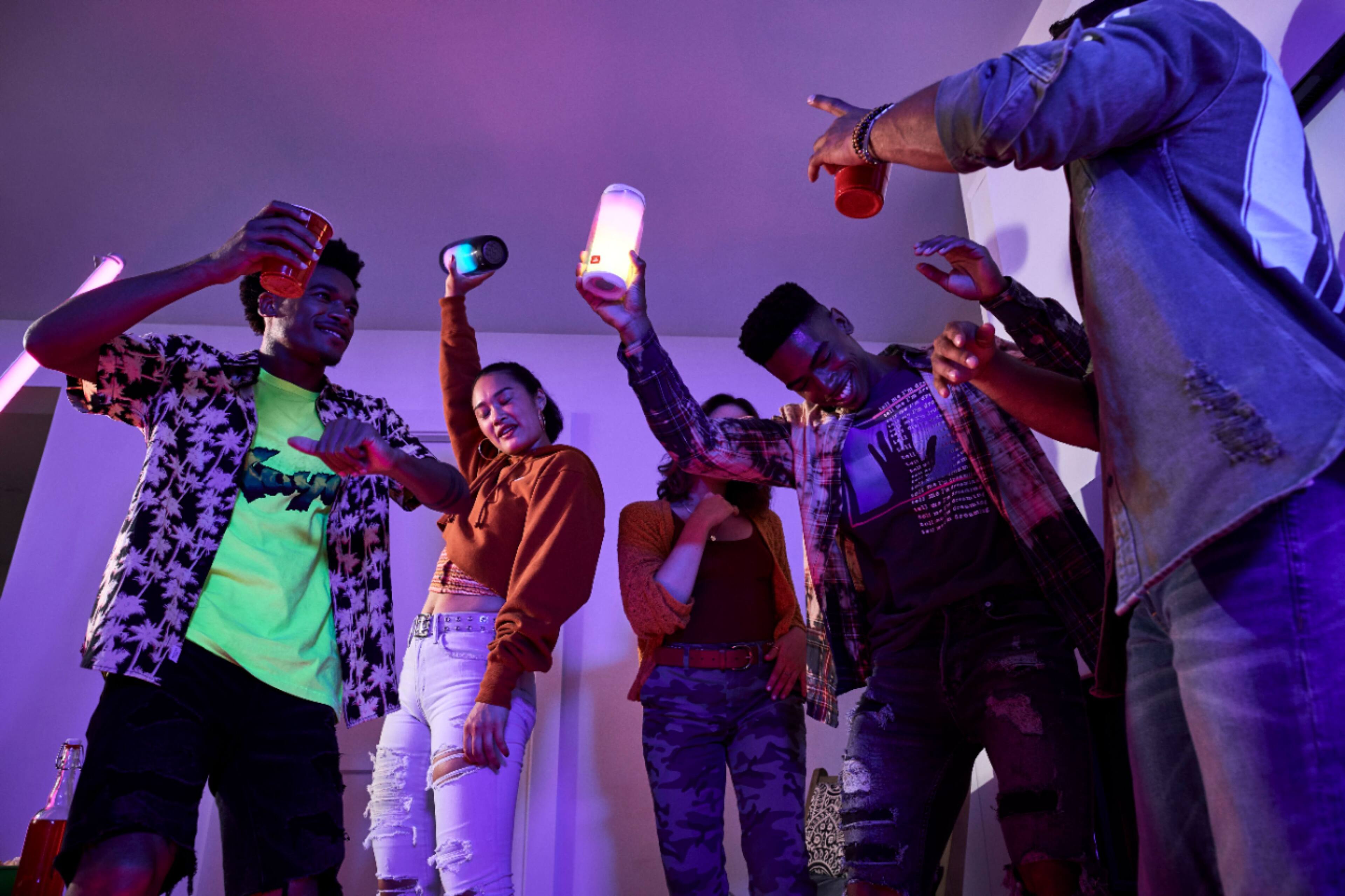 Alt View 21. JBL - Pulse 4 Portable Bluetooth Speaker - Black.