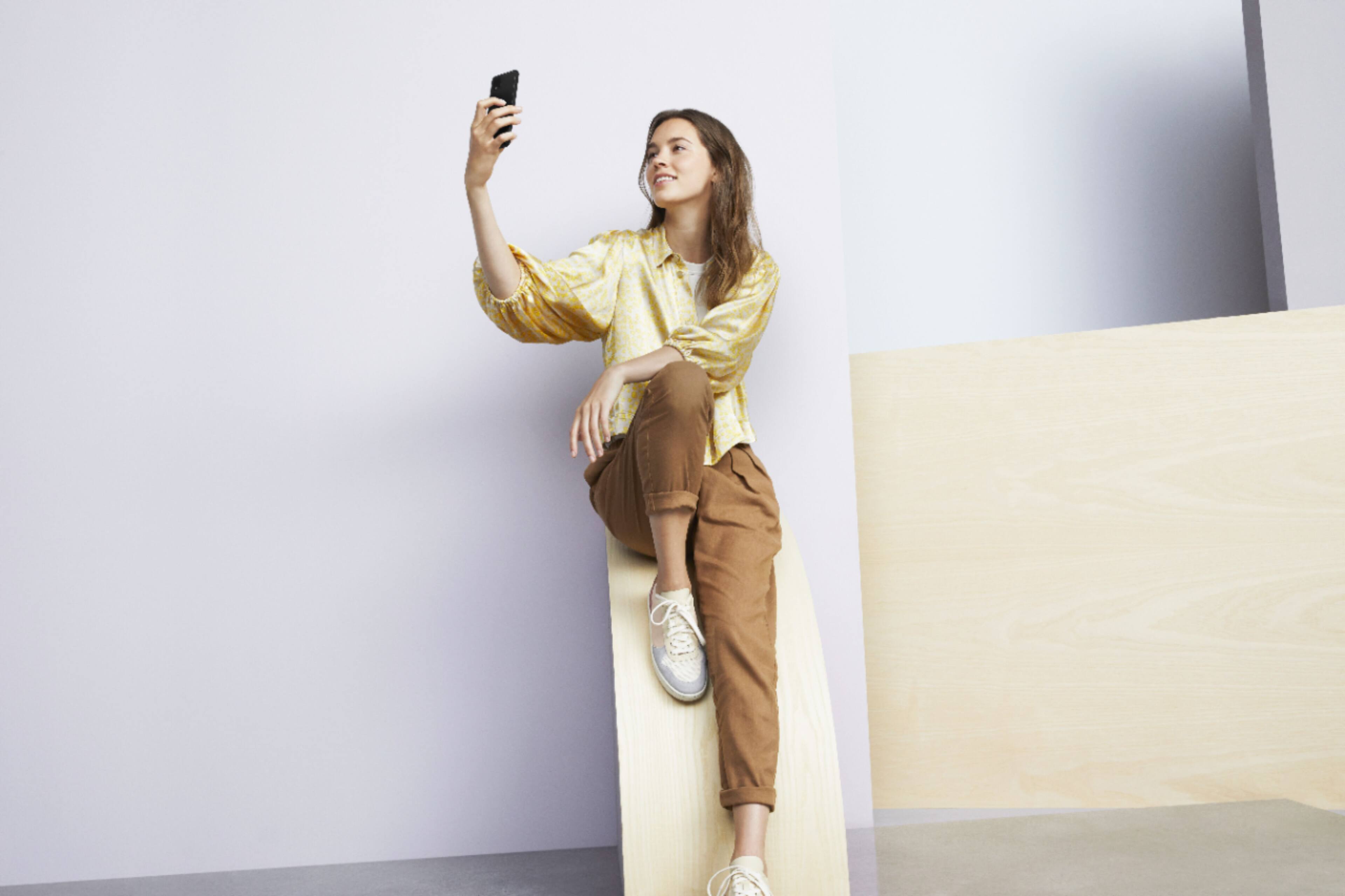 Alt View 21. Google - Pixel 4 XL 128GB.