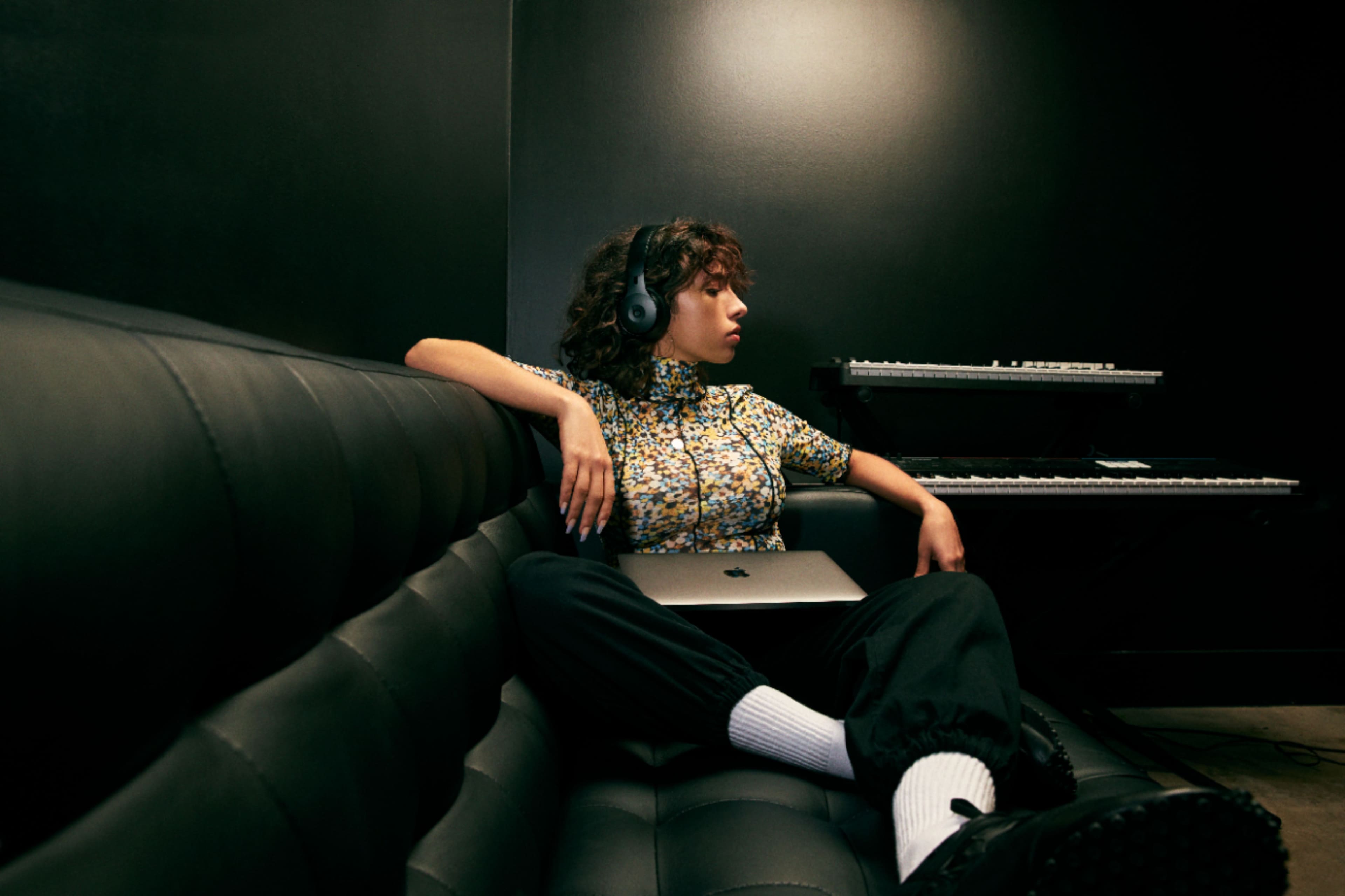 Alt View 20. Beats - Solo Pro Wireless Noise Cancelling On-Ear Headphones - Black.