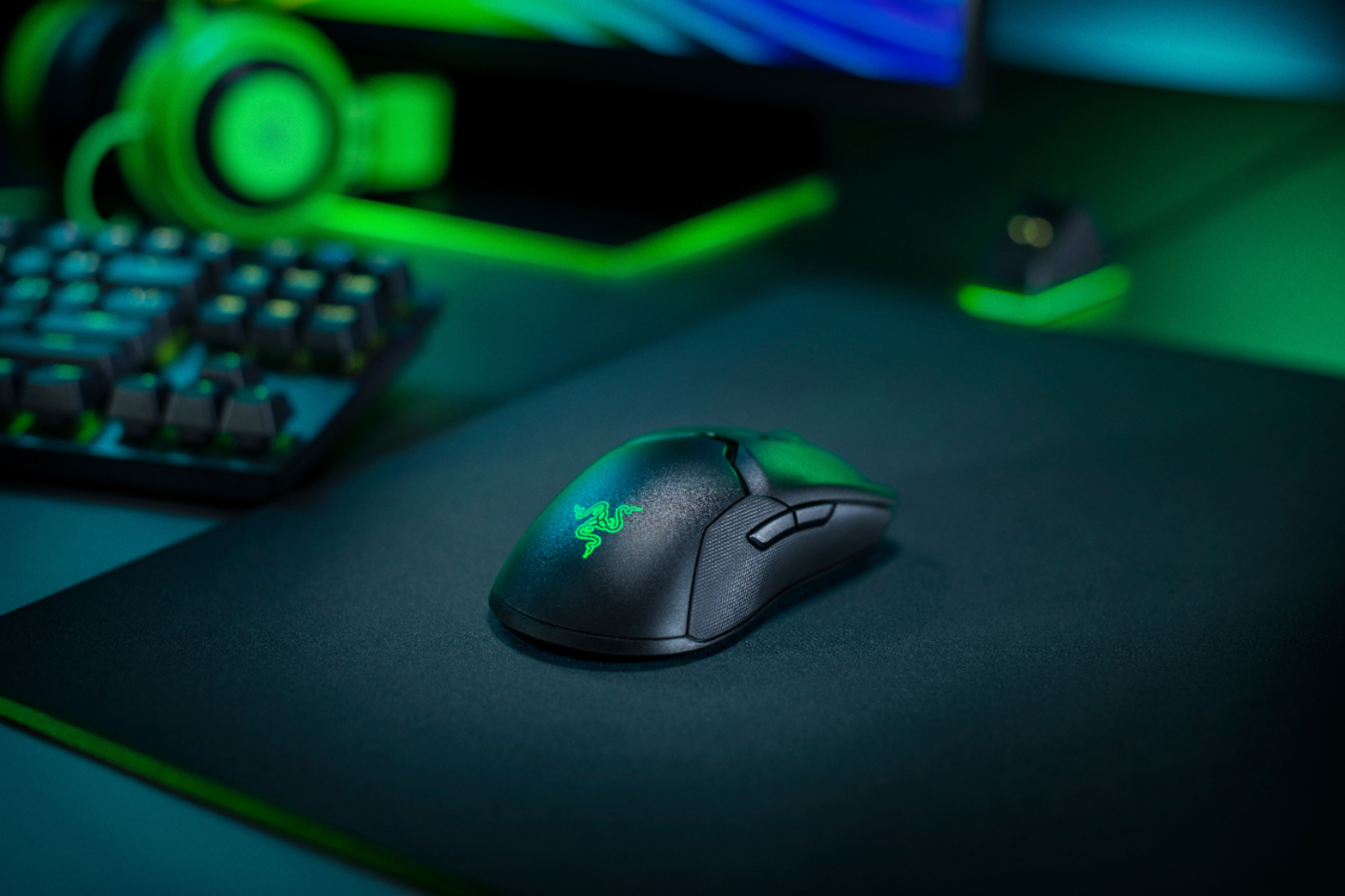 Razer Viper Ultimate Ultralight Wireless Optical Gaming Mouse with 