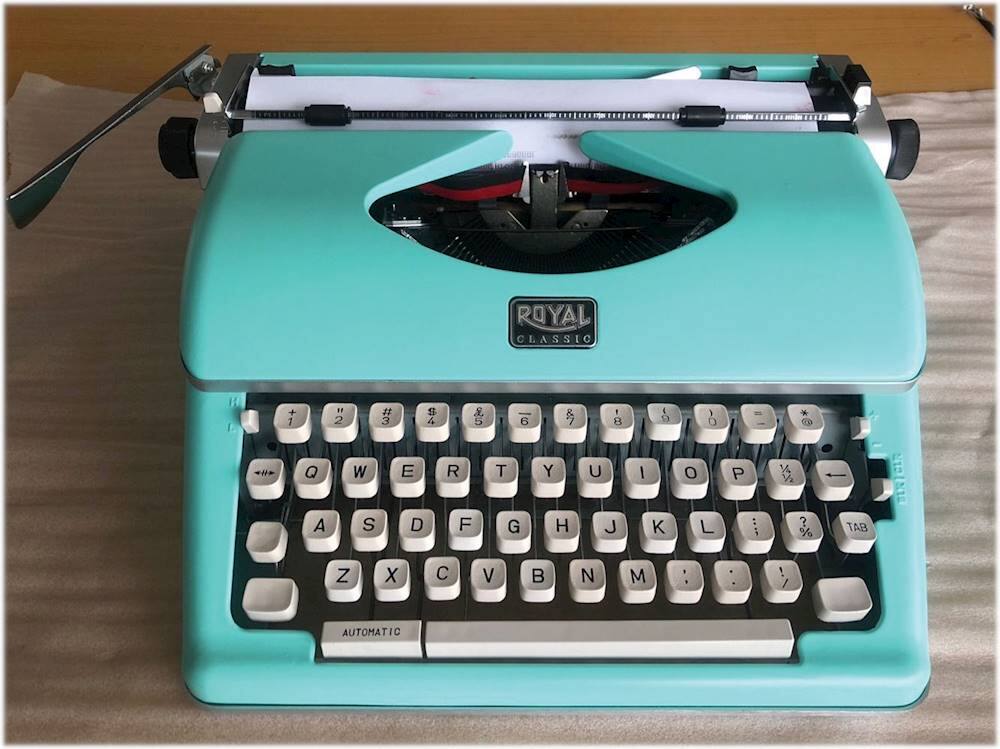 Alt View 13. Royal - Classic Manual Typewriter - Mint.