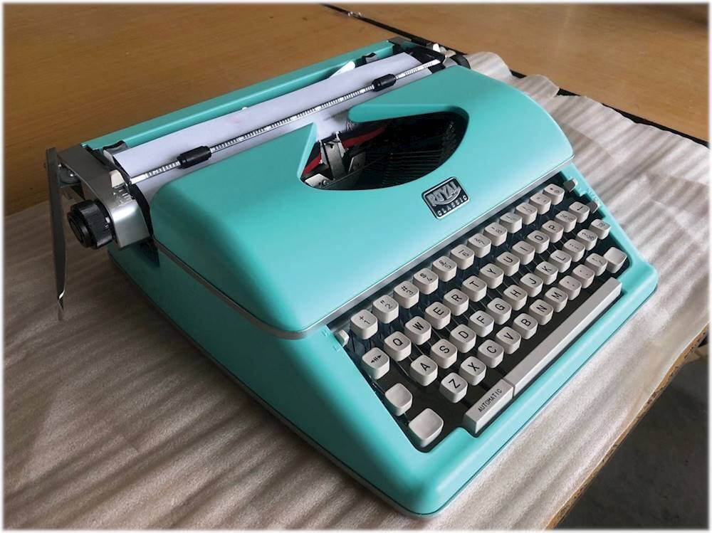 Alt View 14. Royal - Classic Manual Typewriter - Mint.