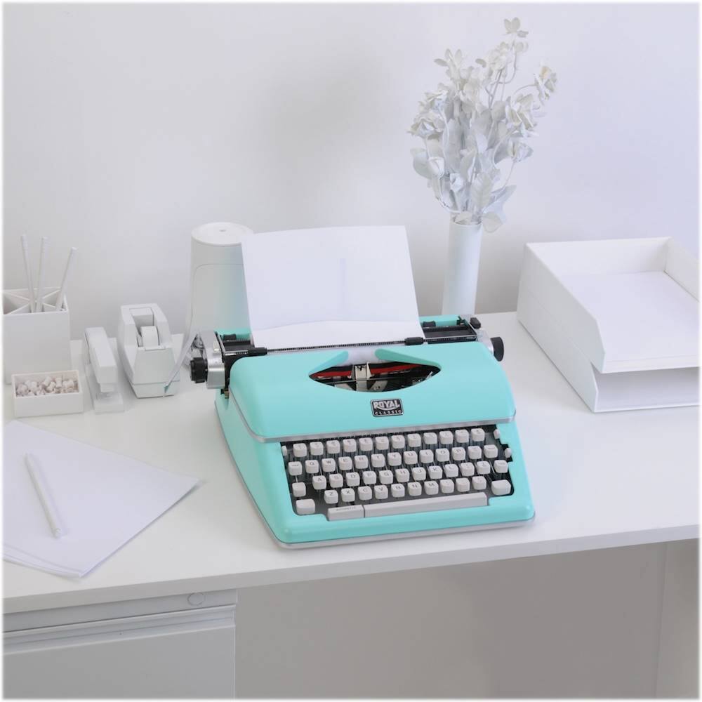Alt View 15. Royal - Classic Manual Typewriter - Mint.