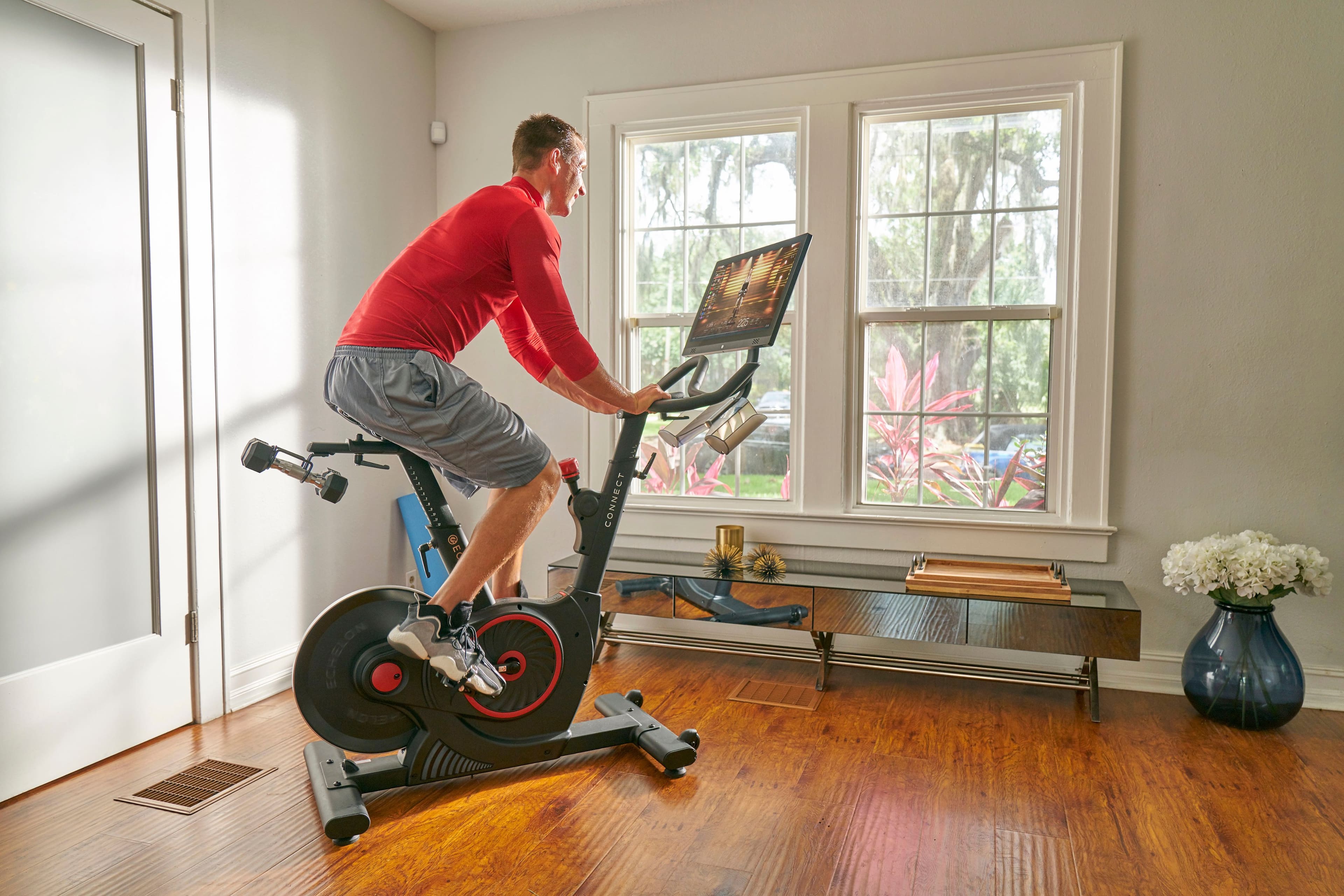 Left. Echelon - Smart Connect Smart Bike EX5s Bike & Free 30 Day Membership - Red/Black.