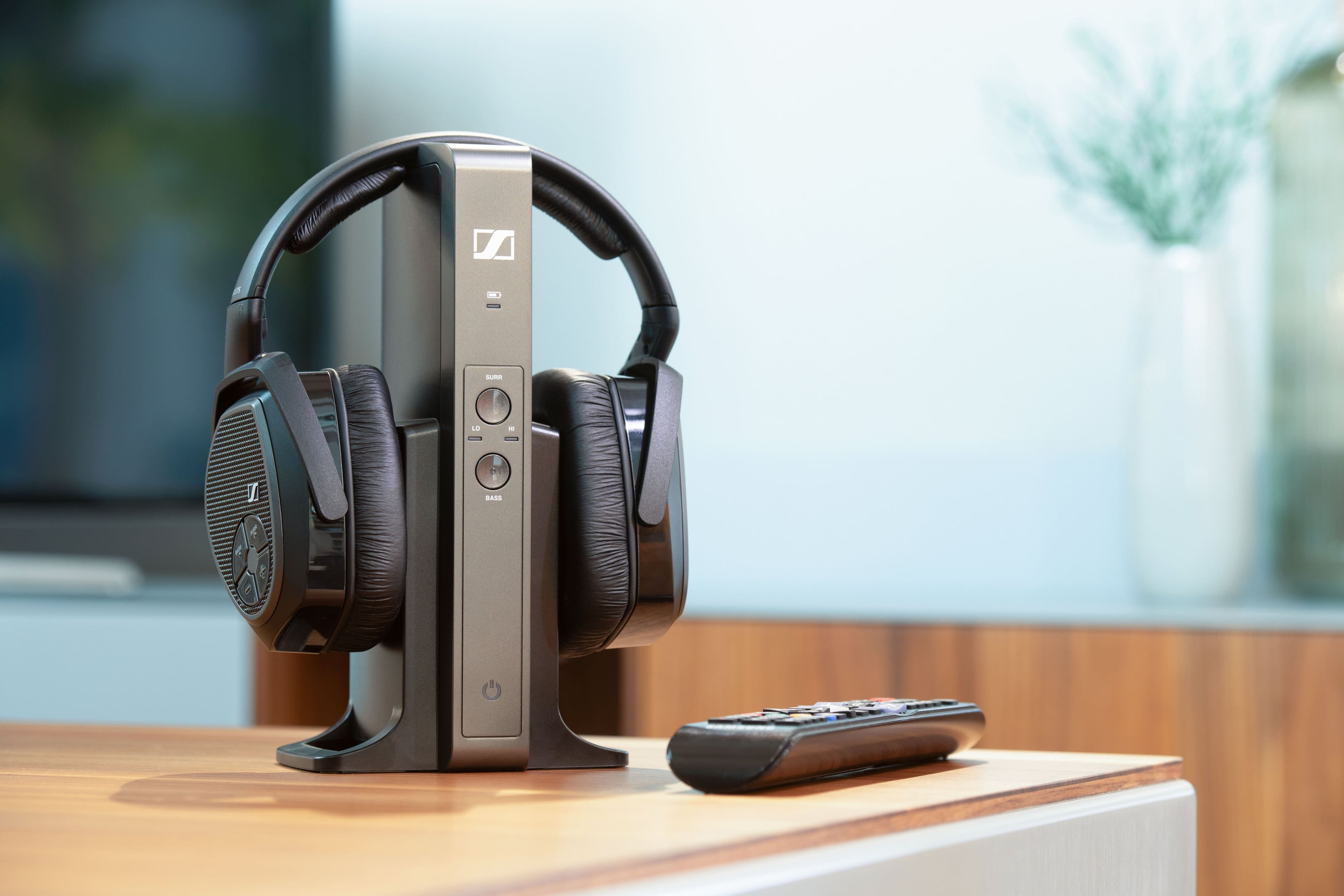 Alt View 16. Sennheiser - RS 175 RF Wireless Headphone System for TV Listening with Bass Boost and Surround Sound Modes - Black.