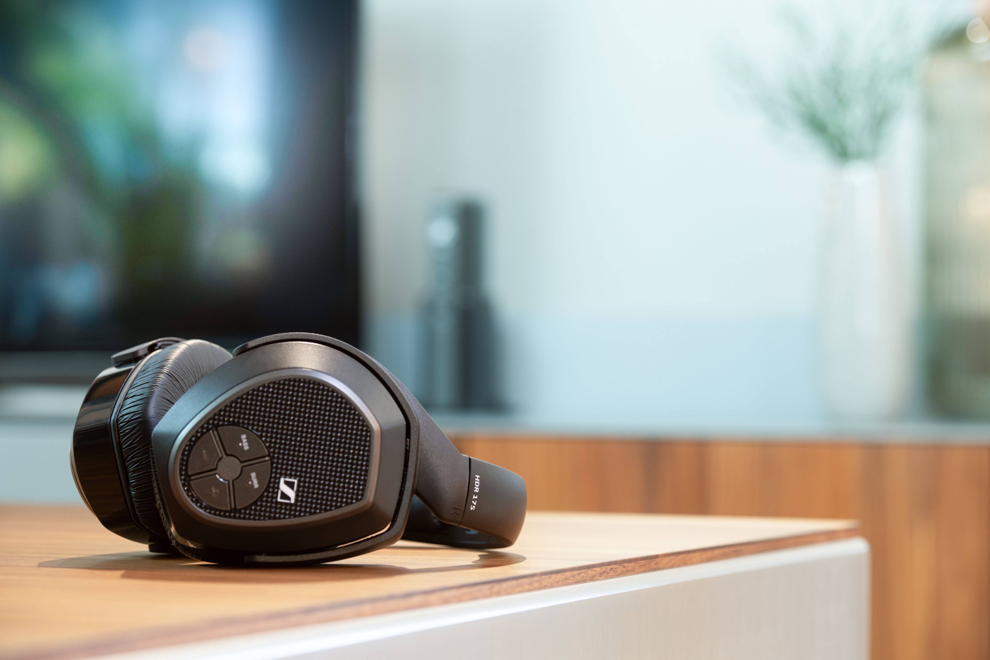 Alt View 17. Sennheiser - RS 175 RF Wireless Headphone System for TV Listening with Bass Boost and Surround Sound Modes - Black.