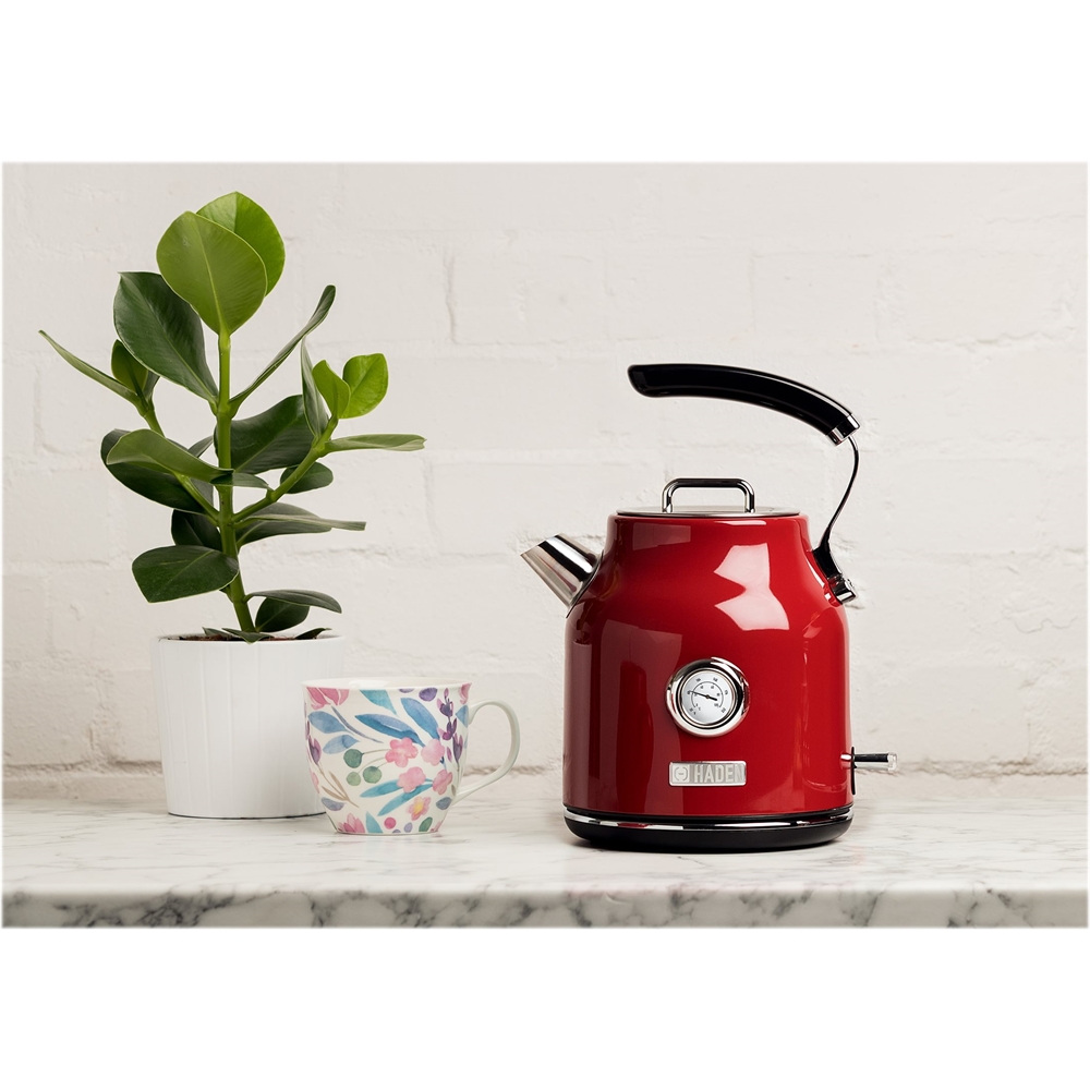 Best Buy: Nostalgia RWK150 Retro 1.7-Liter Stainless Steel Electric Water  Kettle with Strix Thermostat Red RWK150