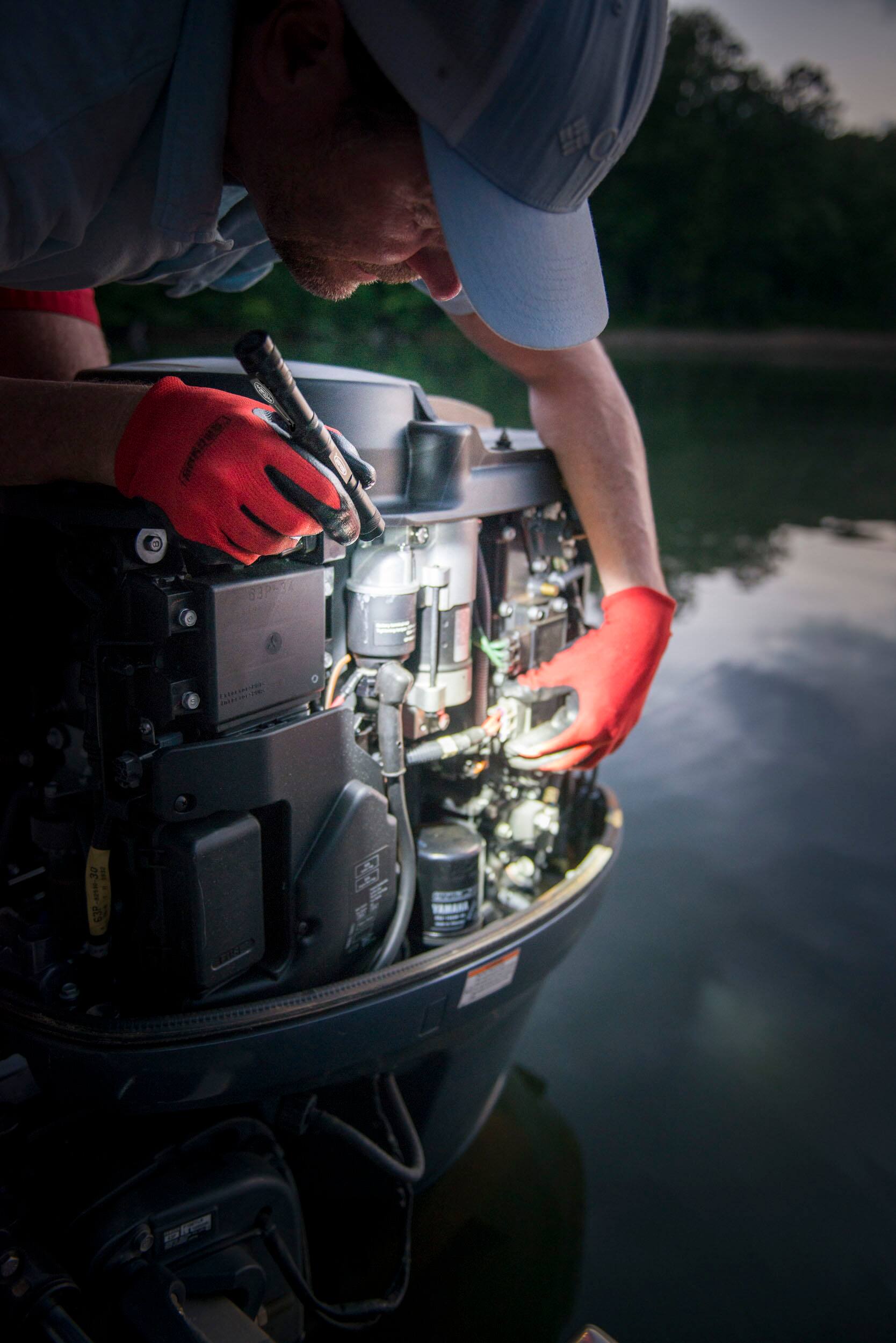 Left. Police Security - 300 Lumen LED Flashlight - Black.