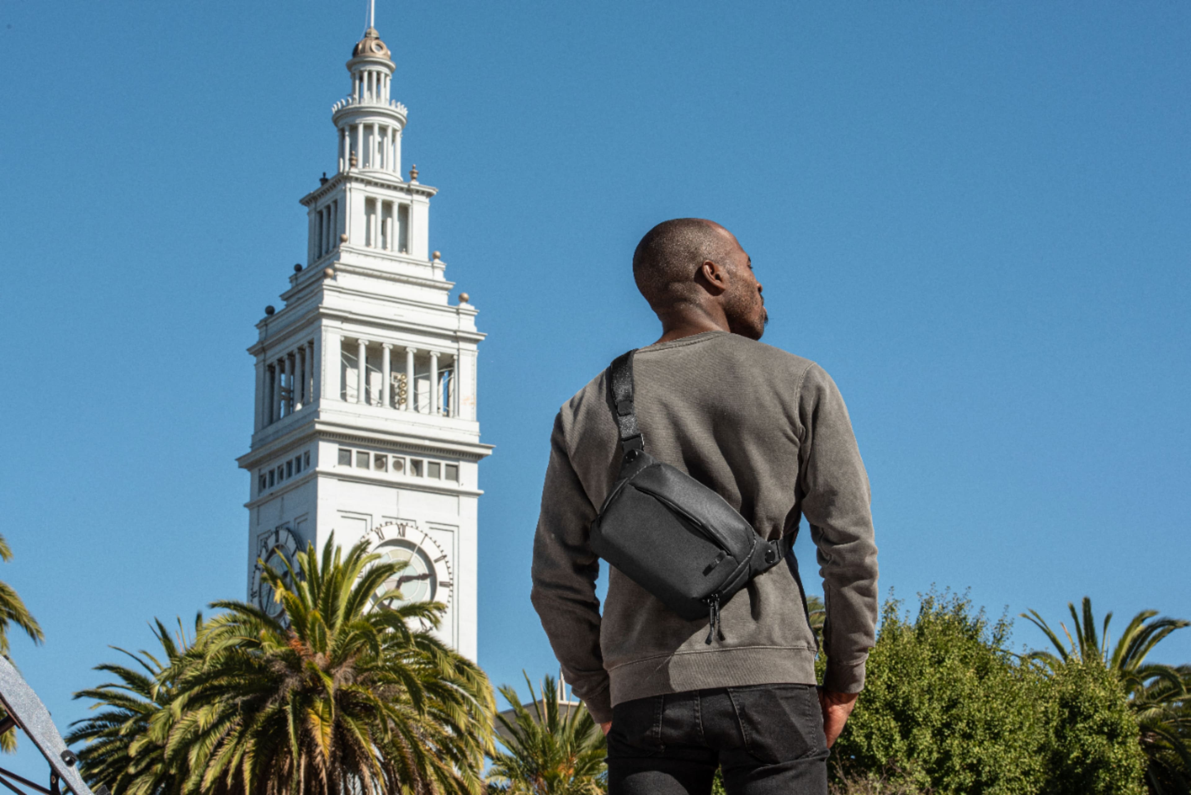 Alt View 32. Peak Design - Everyday Sling 3L - Black.