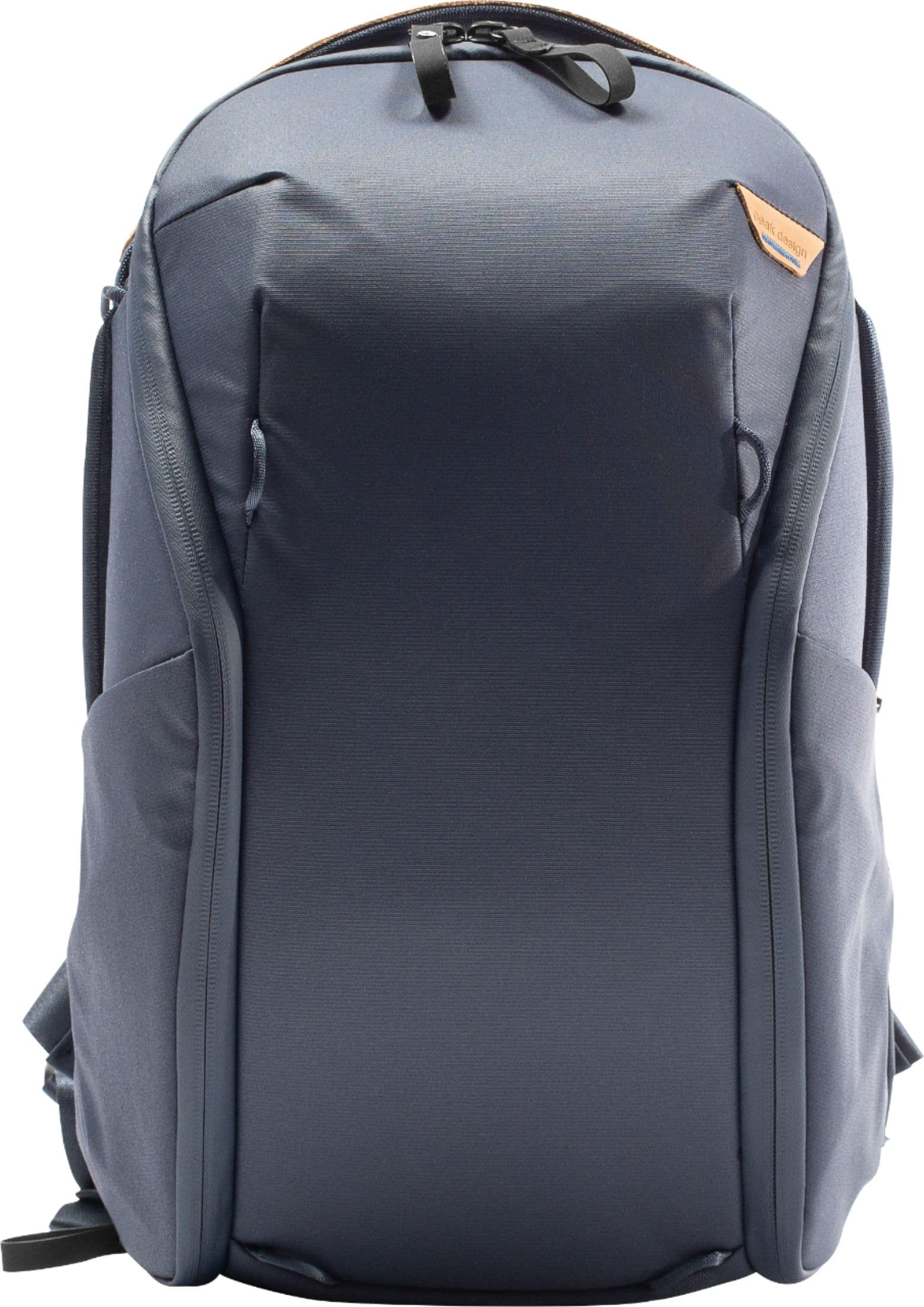 Angle. Peak Design - Everyday Backpack Zip 15L - Midnight.