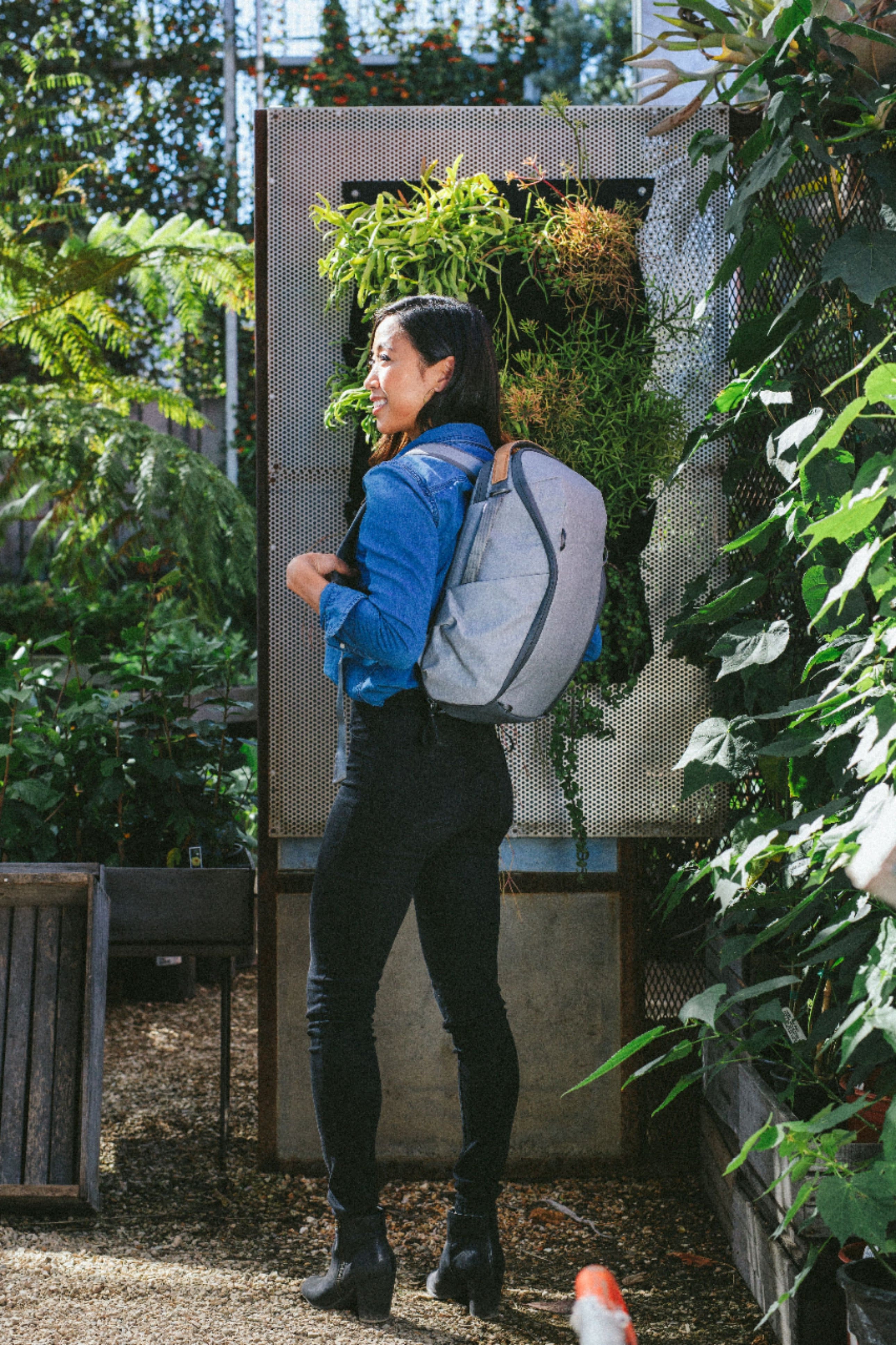 Alt View 24. Peak Design - Everyday Backpack 20L Zip - Ash.