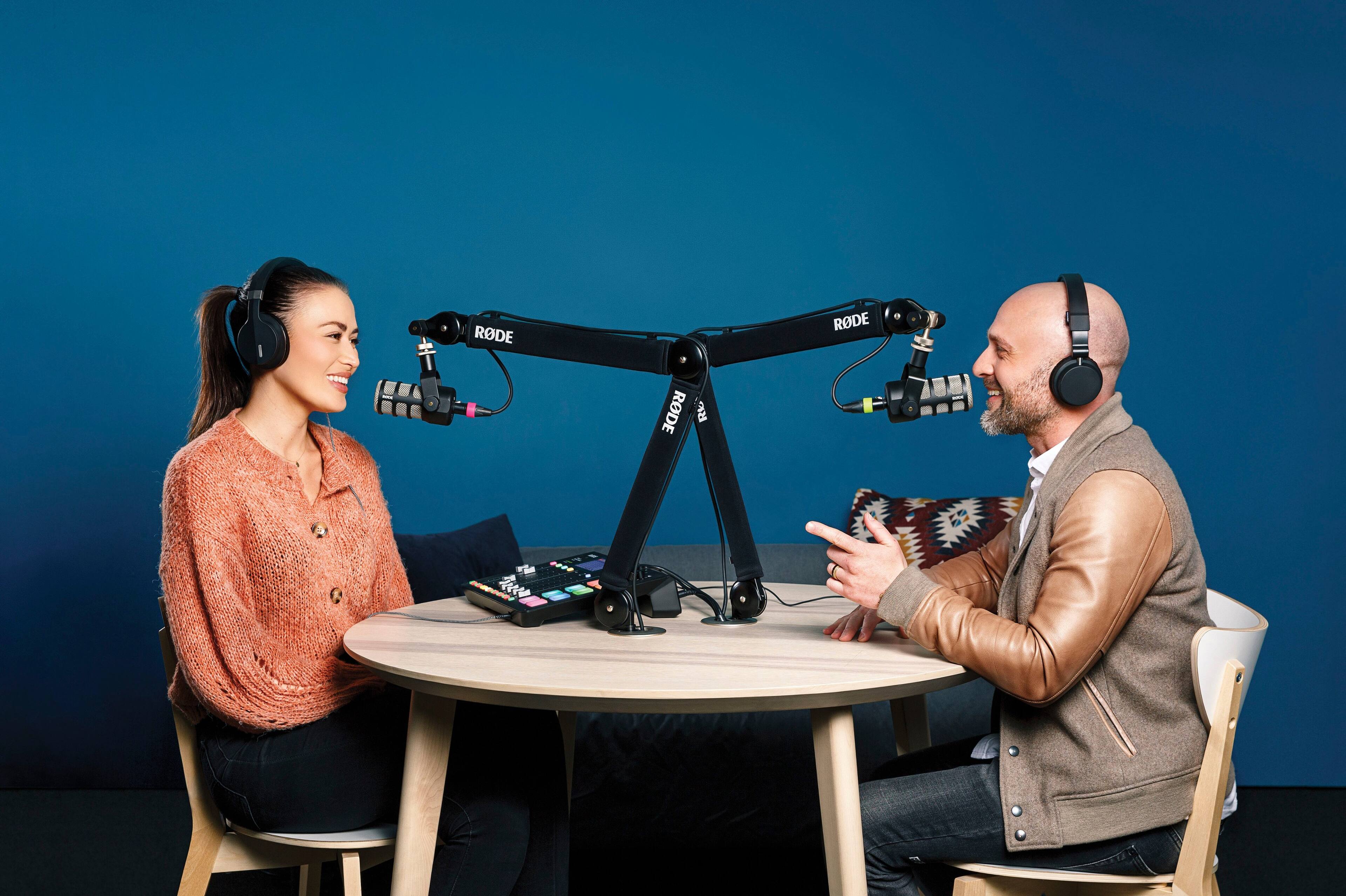 Alt View 17. RØDE - PODMIC Dynamic Podcasting Microphone - Black.