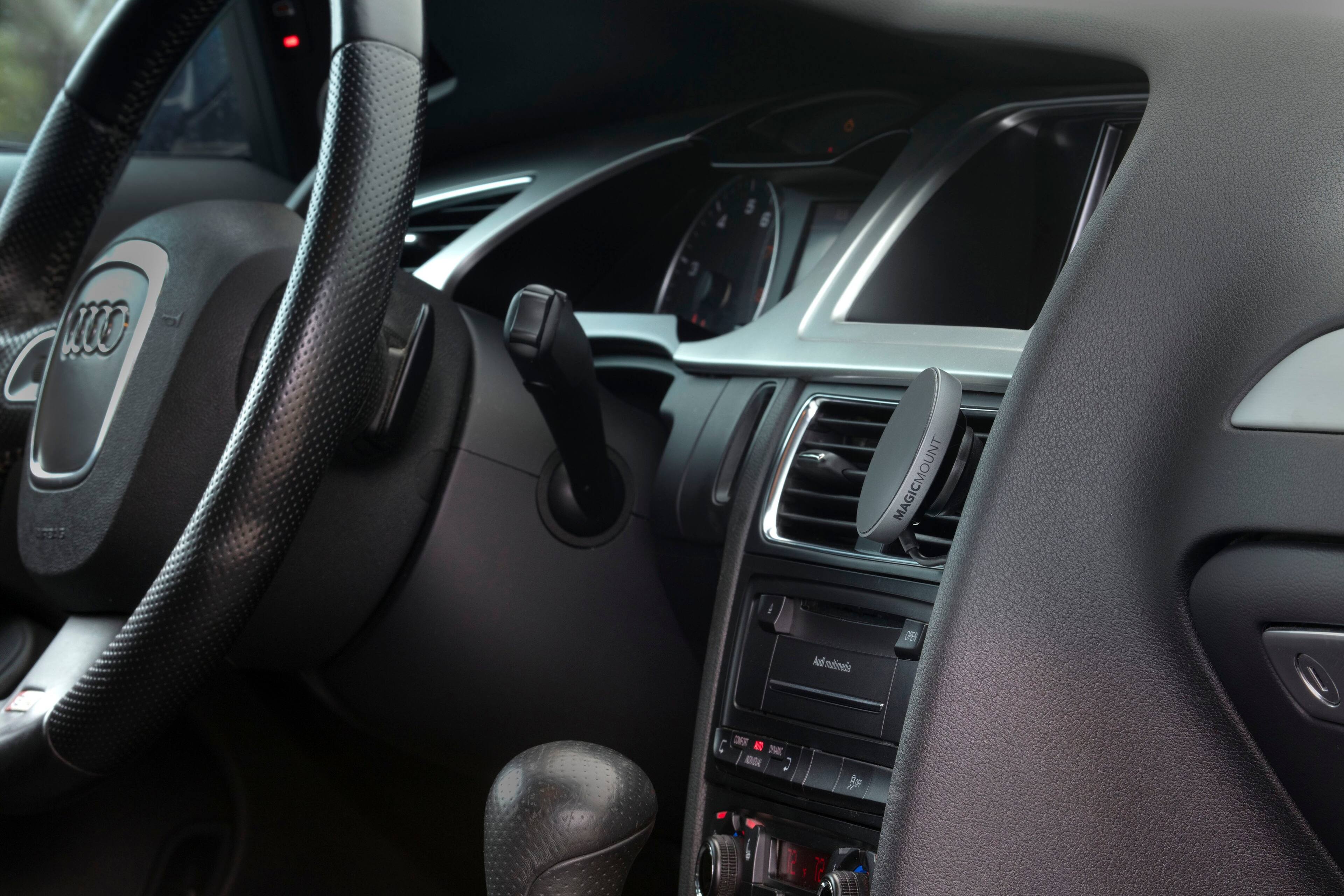 The text on the image reads "3 MAGICMOUNT Ad nutimela 3 IE DI B 127P 1 1 P." This text is likely a combination of different phrases or sentences, but it does not provide any context or information about the image itself.