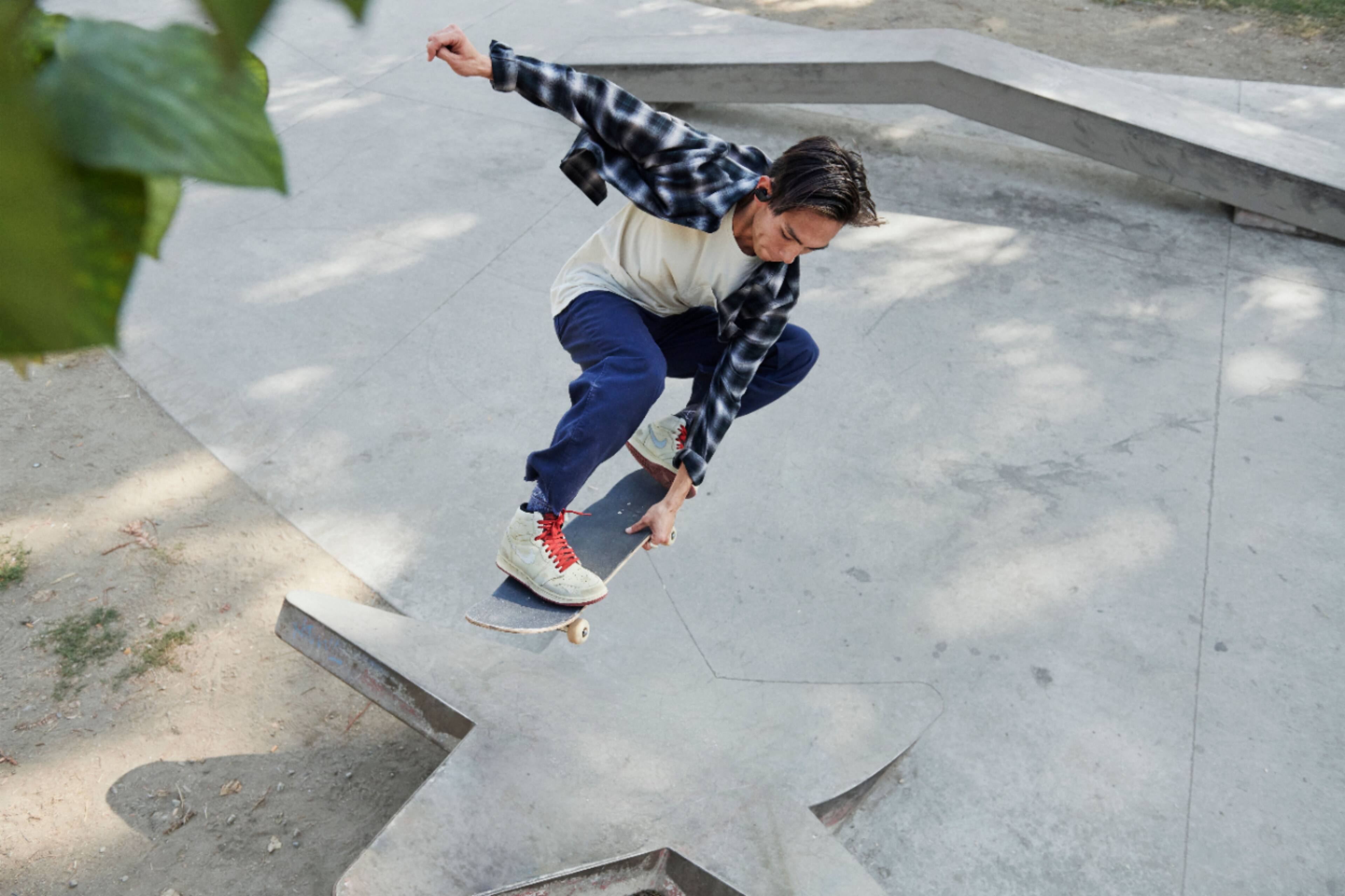 Alt View 16. Beats - Powerbeats High-Performance Wireless Earphones - Black.