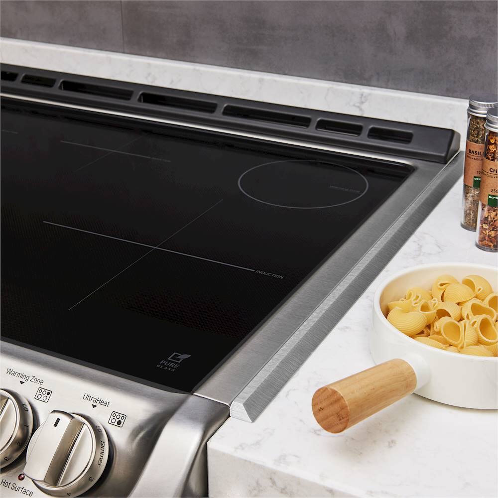 The corrected text is: "BASIL CH 250 INDUCTION Warming Zone Do. 0. - I 2 D Hot Surface UltraHeat 0. JOURIS 3 CLASS PURE."