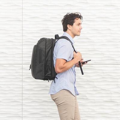 Gomatic Zaino Tech 24L Espandibile 30L – Antifurto, Impermeabile, Con Tasca Per Laptop E 20+ Tasche, Per Viaggio E Business – Nero