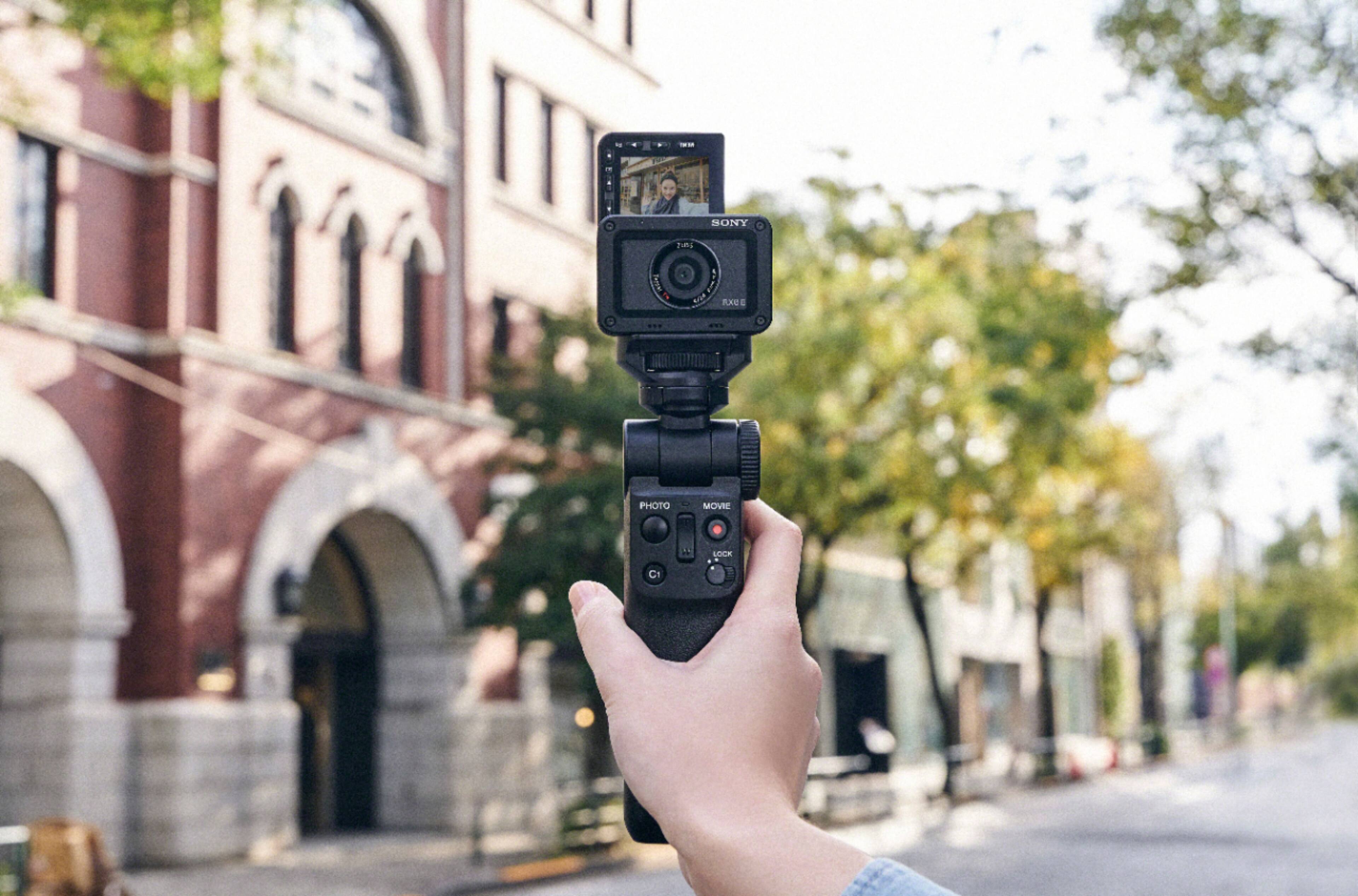 Alt View 28. Sony - Shooting Grip with Wireless Remote Commander - Black.