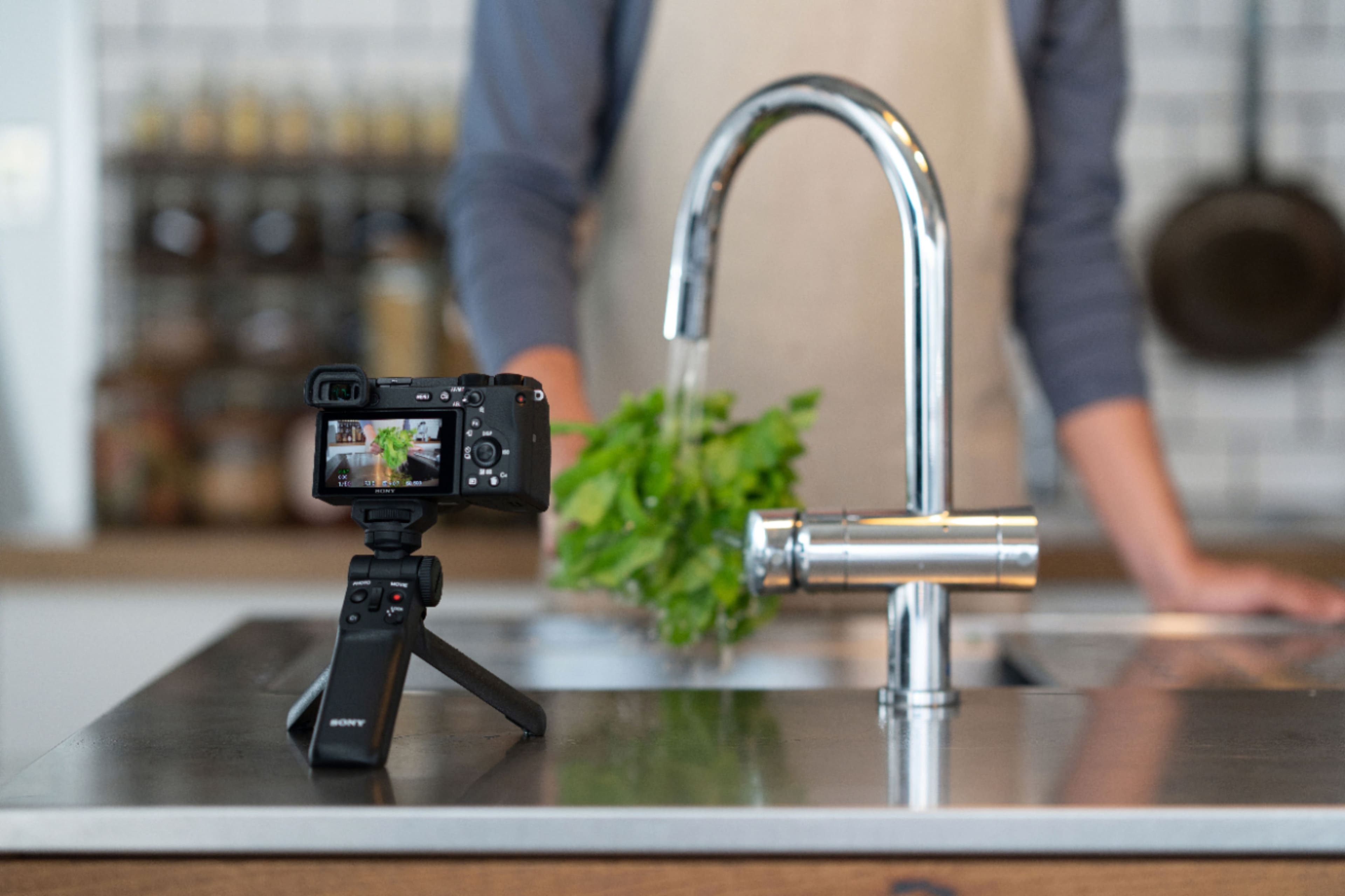 Alt View 29. Sony - Shooting Grip with Wireless Remote Commander - Black.