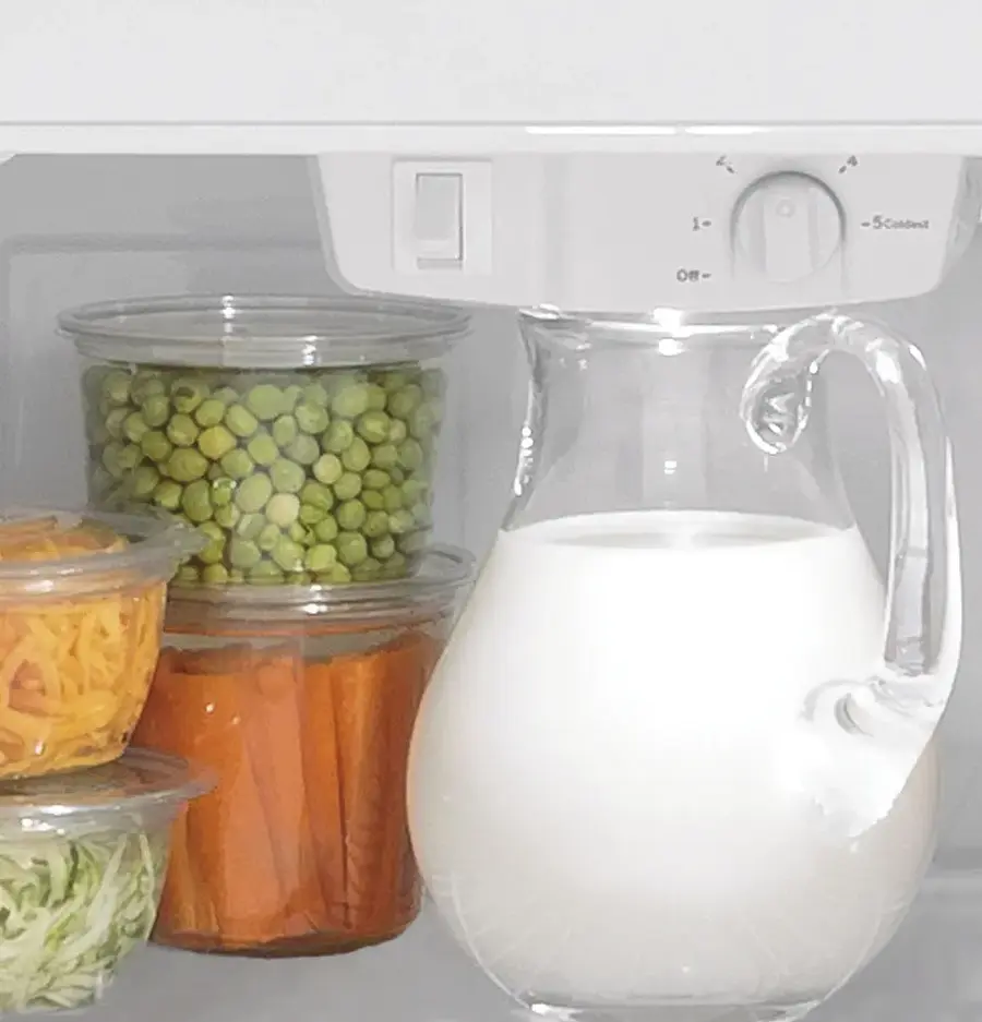 Alt View 15. GE - 19.2 Cu. Ft. Top-Freezer Refrigerator - White.