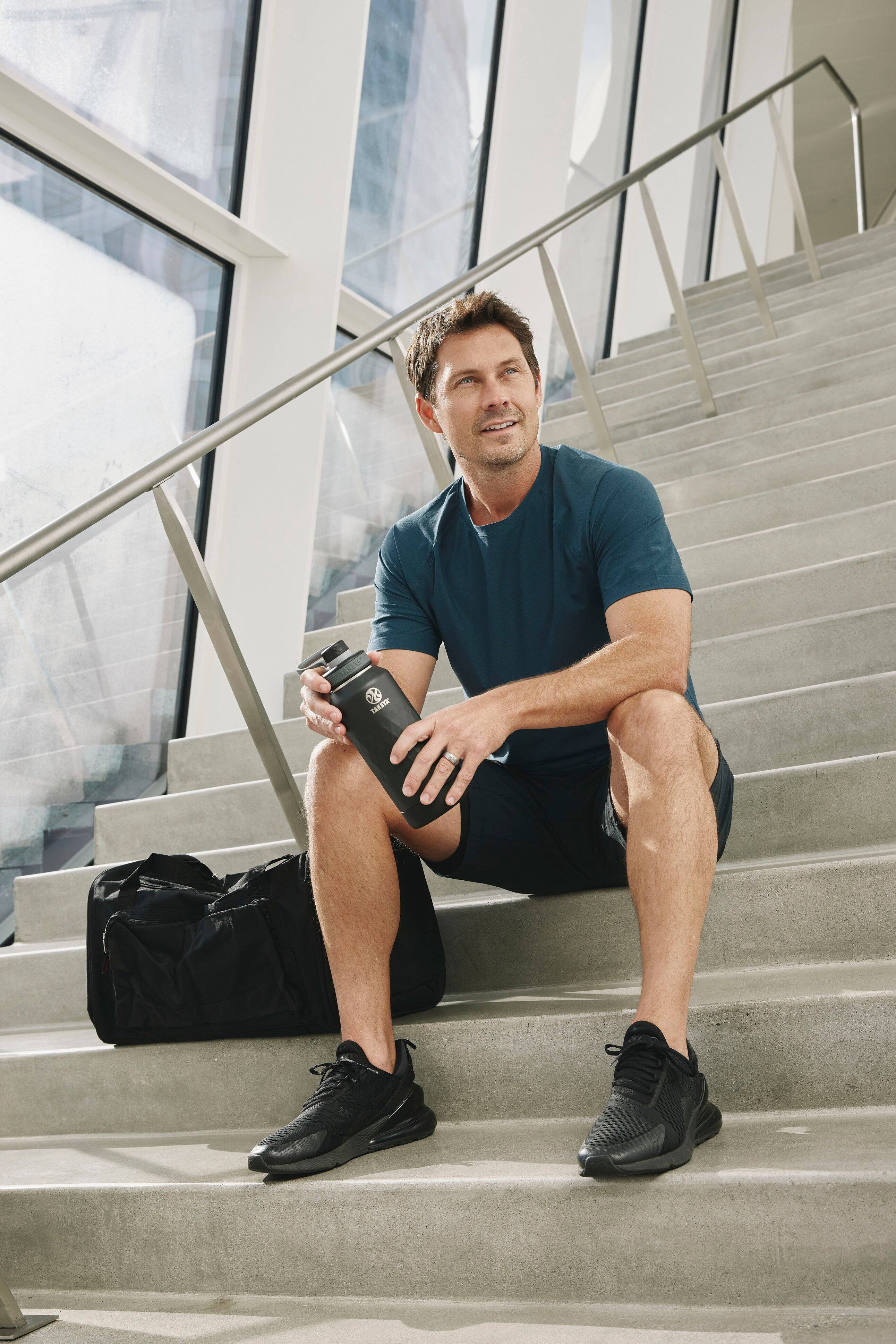 Alt View 5. Takeya - Sport 32-oz. Leakproof Water Bottle with Spout Lid - Obsidian.