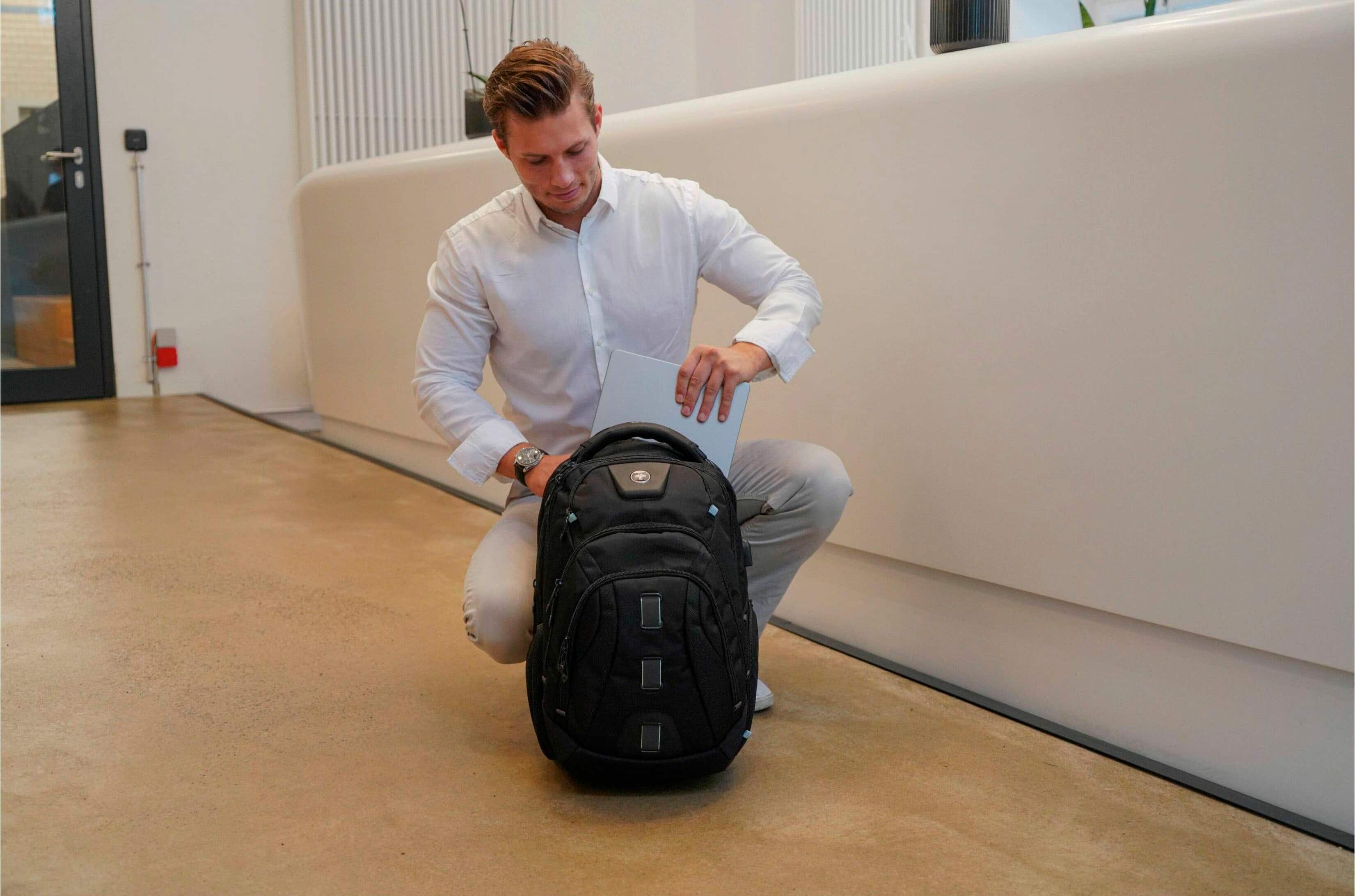 Alt View 18. Swissdigital Design - Carrying Case - Black.