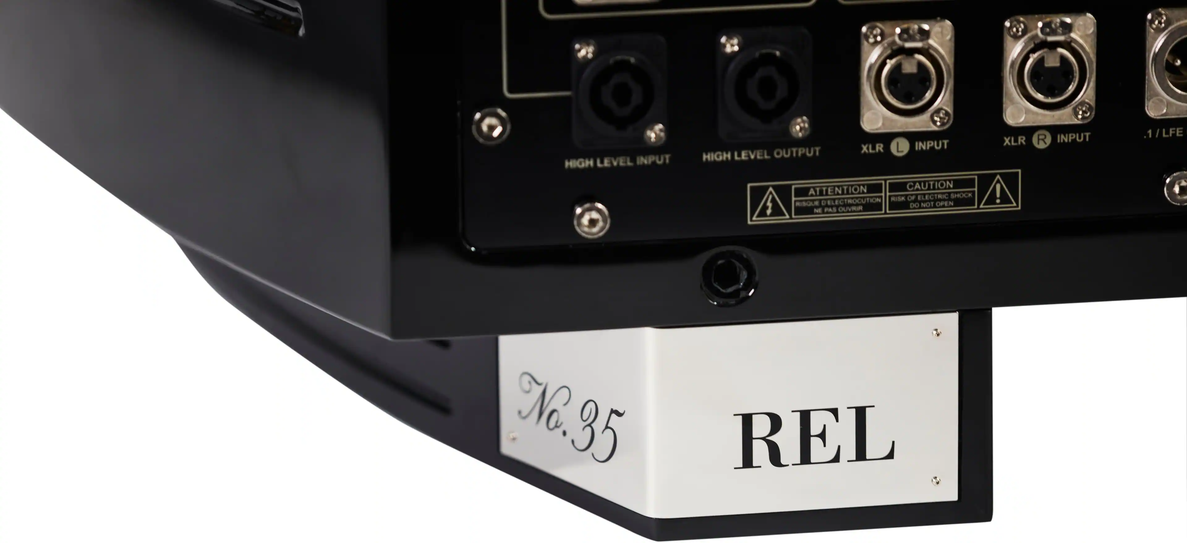 HIGH LEVEL INPUT  
XLR L INPUT  
HIGH LEVEL OUTPUT  
ATTENTION  
CAUTION  
OF ELECTRIC SHOCK  
D'ELECTROCUTION  
RISQUE  
DO NOT OPEN  
NE PAS OUVRIR  
XLR !  
R INPUT  
.1/LFE  
NG.35  
REL