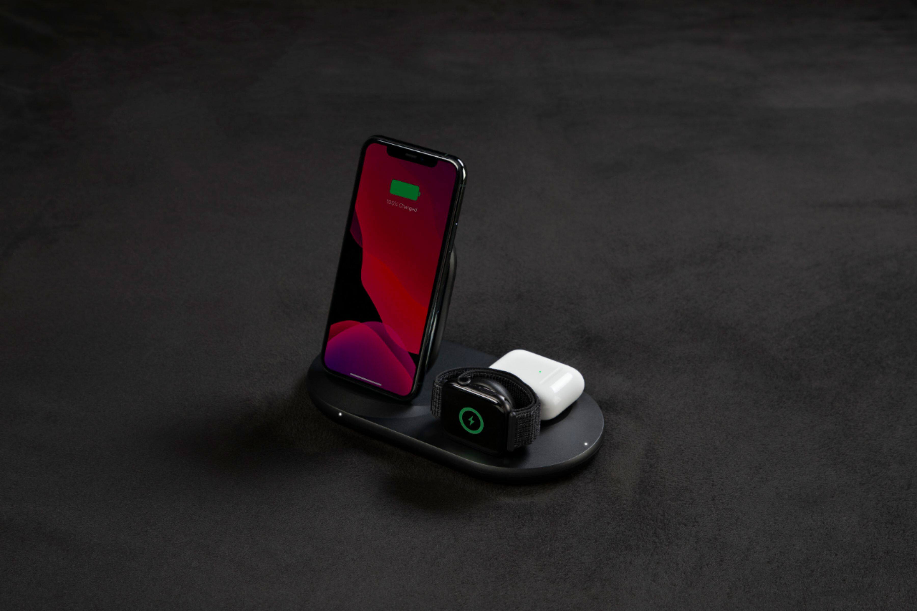 Alt View 23. Belkin - 3-in-1 Wireless Charger - Fast Charging Stand for iPhone, Watch & AirPods - Qi-Certified Charger - Case Compatible - Black.