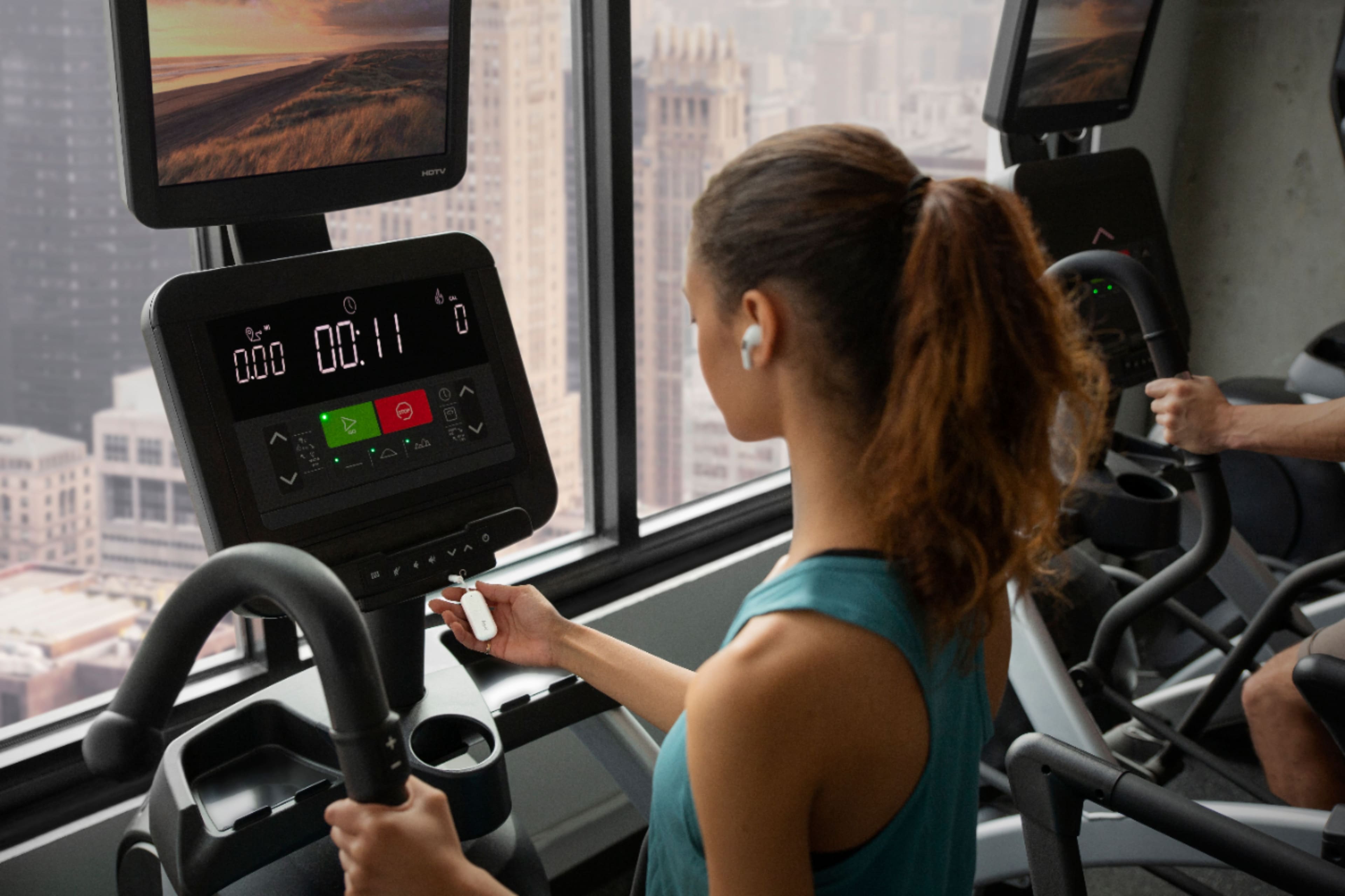 Alt View 20. Twelve South - AirFly Pro Portable Bluetooth Audio Receiver - White.