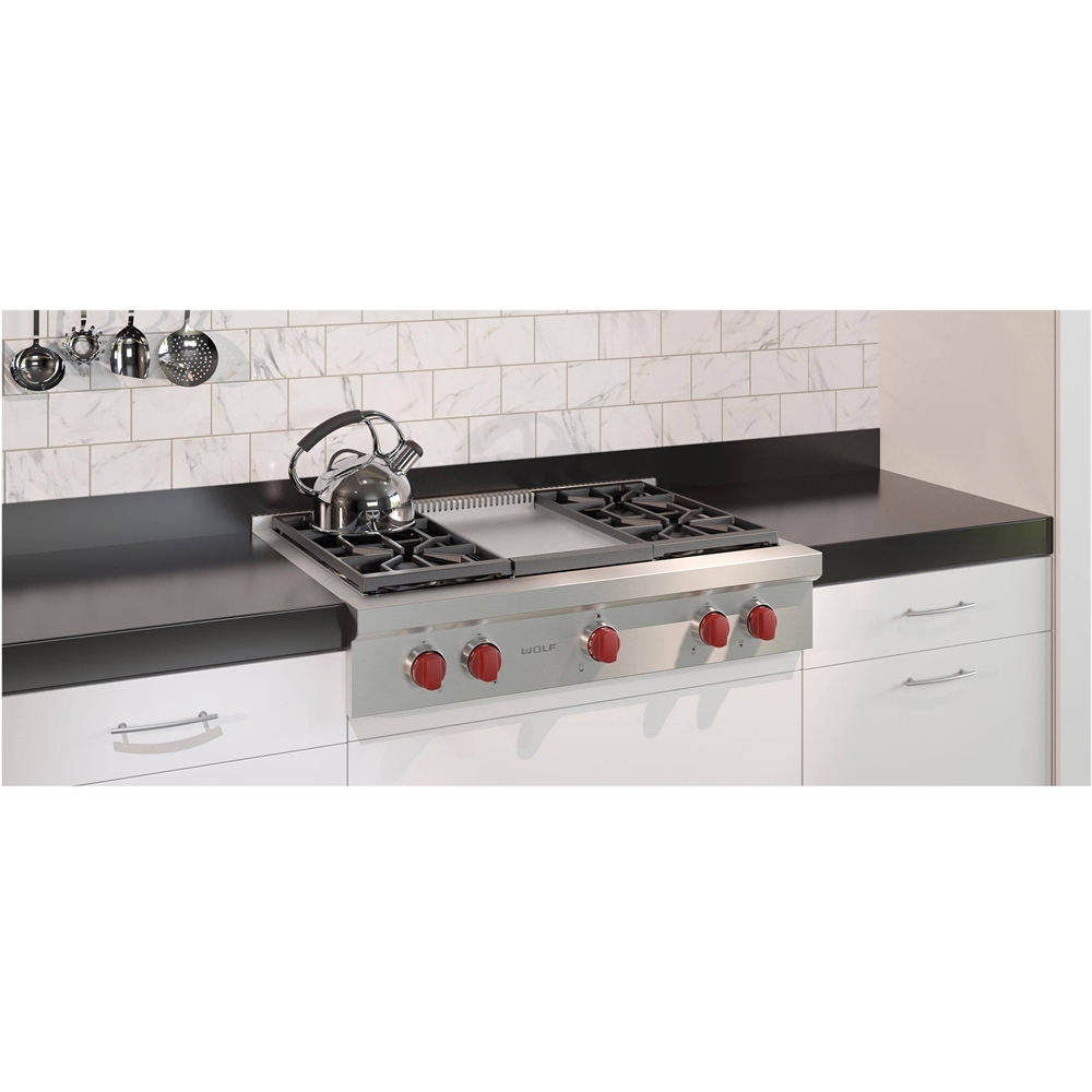 48 Gas Range - 6 Burners and Infrared Griddle Wolf Rangetop