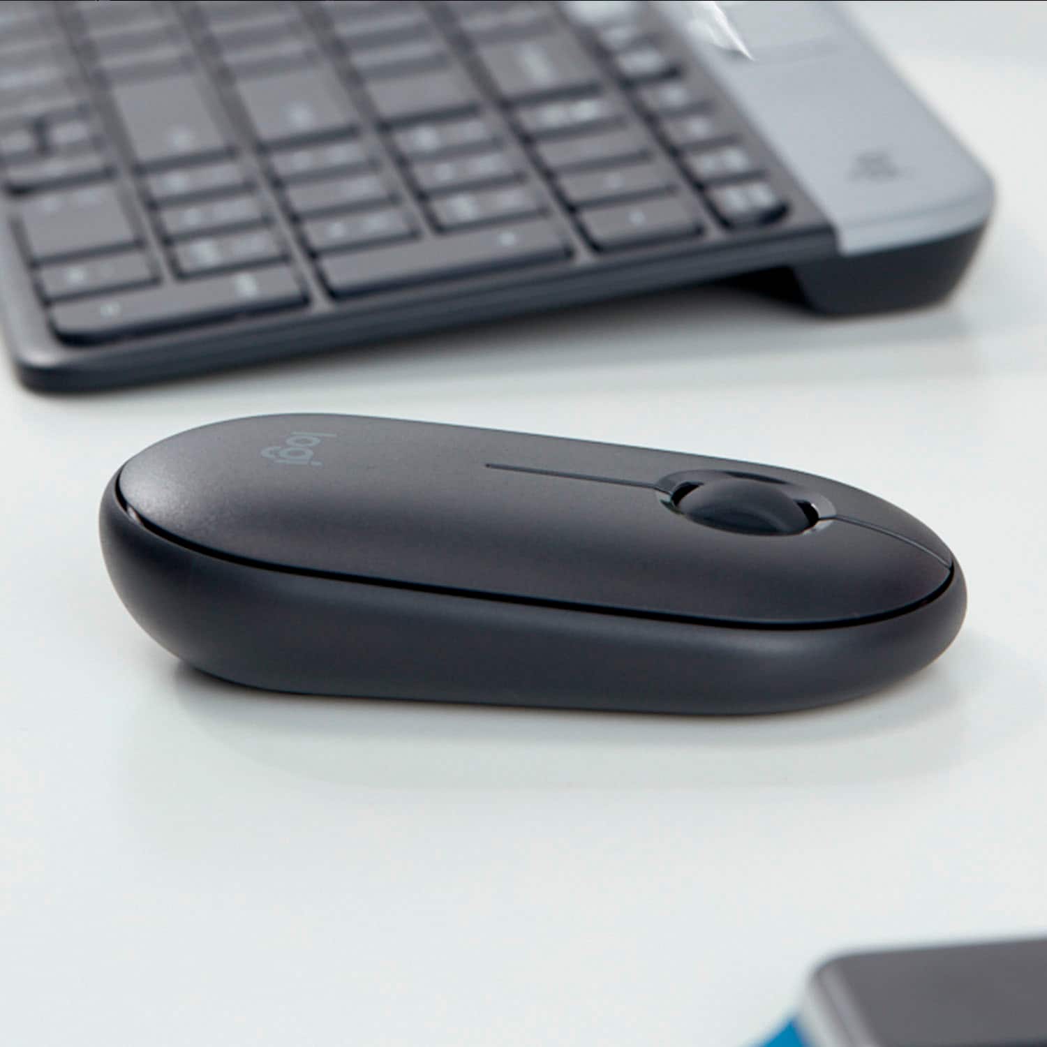 Alt View 12. Logitech - Pebble i345 Bluetooth Optical Ambidextrous Mouse for iPad - Graphite.