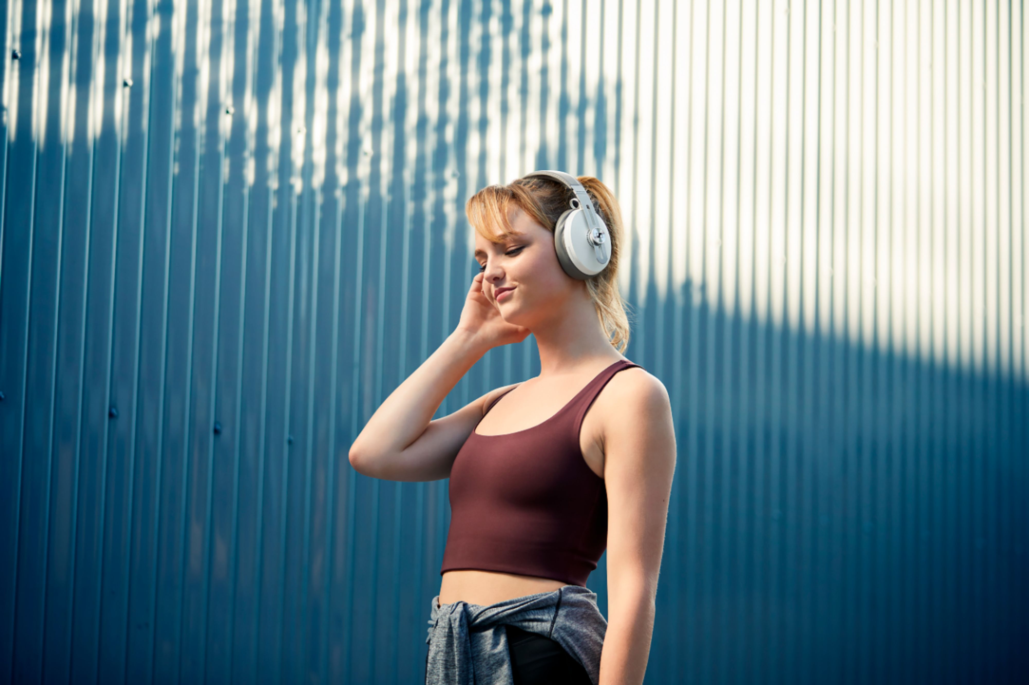 Sennheiser MOMENTUM Wireless Noise Canceling Over-the-Ear Headphones Sandy  White M3AEBTXL SANDY WHITE - Best Buy