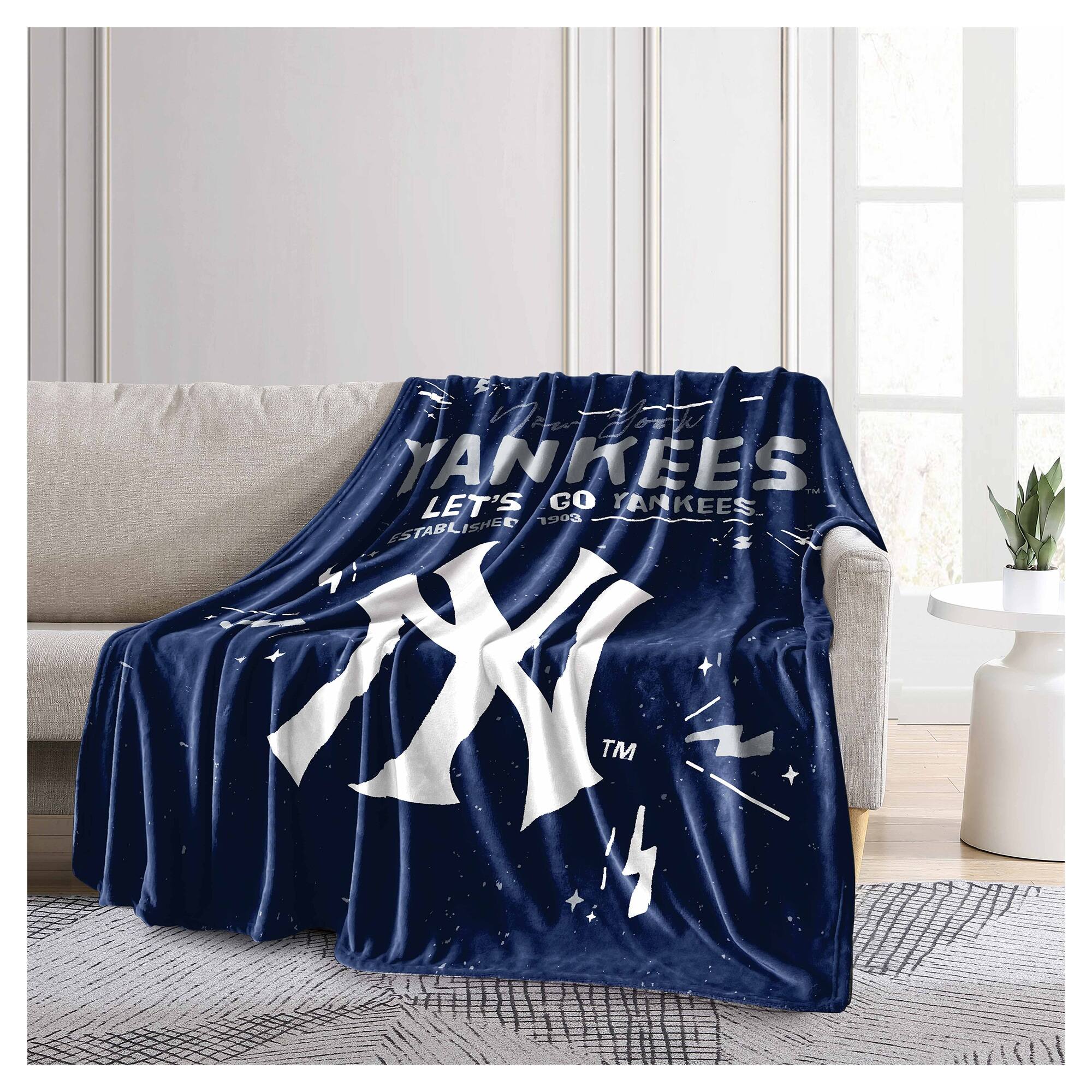 YANKEES  
LET'S GO YANKEES  
ESTABLISHED 1903  
TM