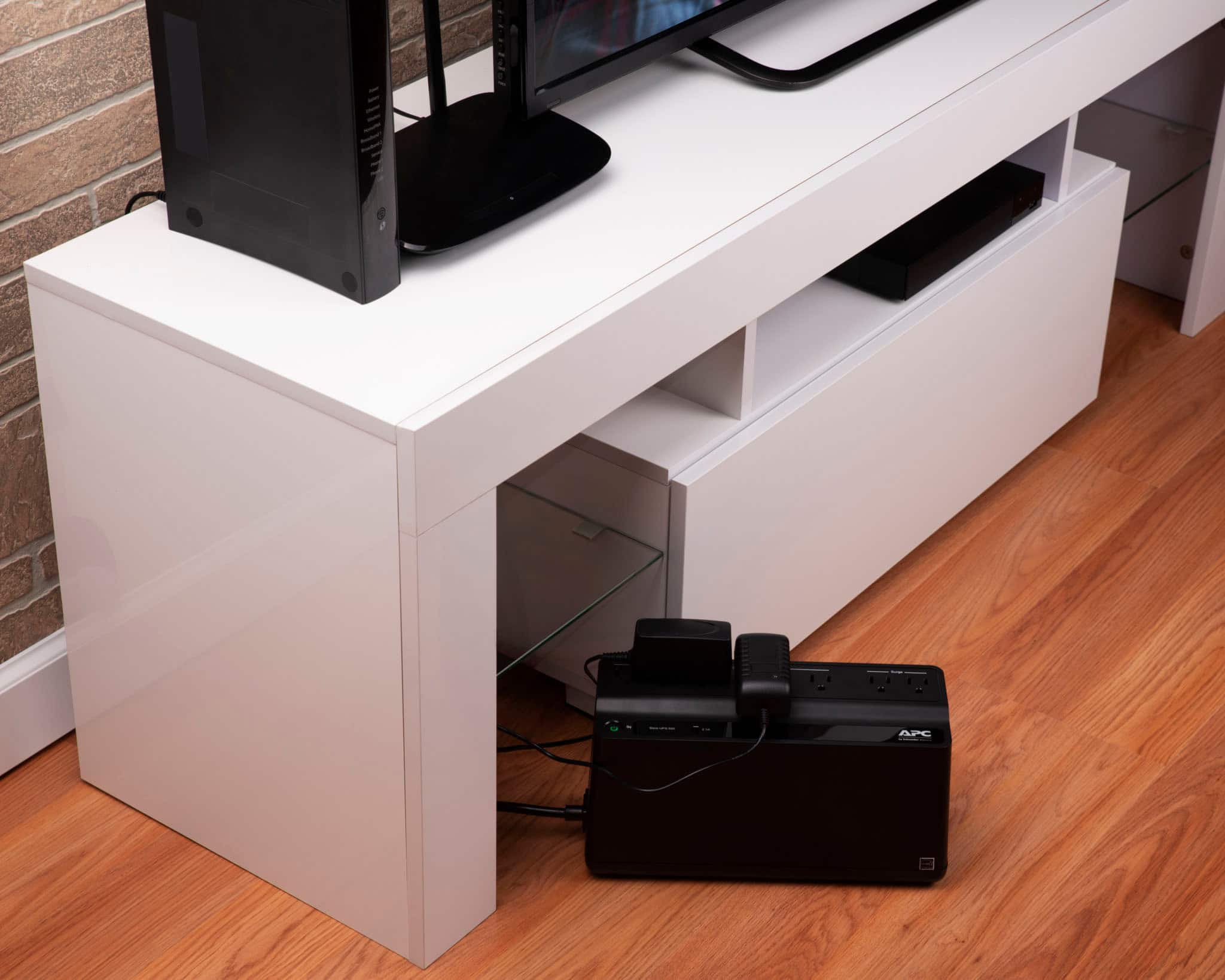 Alt View 16. APC - Back-UPS 650VA, 120V,1 USB Charging Port, Retail - Black.