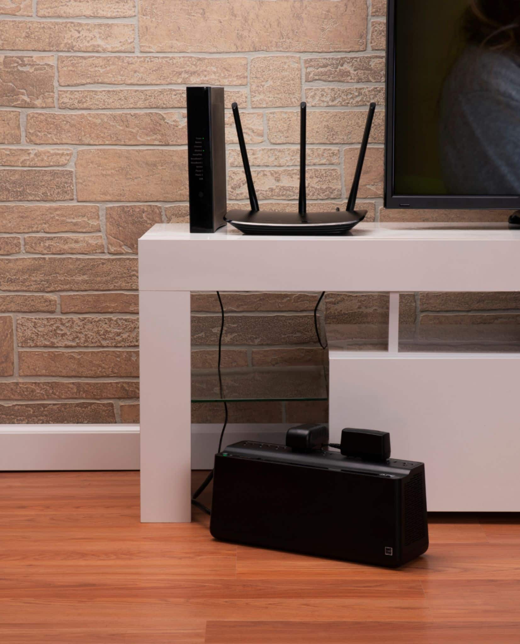 Alt View 17. APC - Back-UPS 900VA Tower UPS - Black.