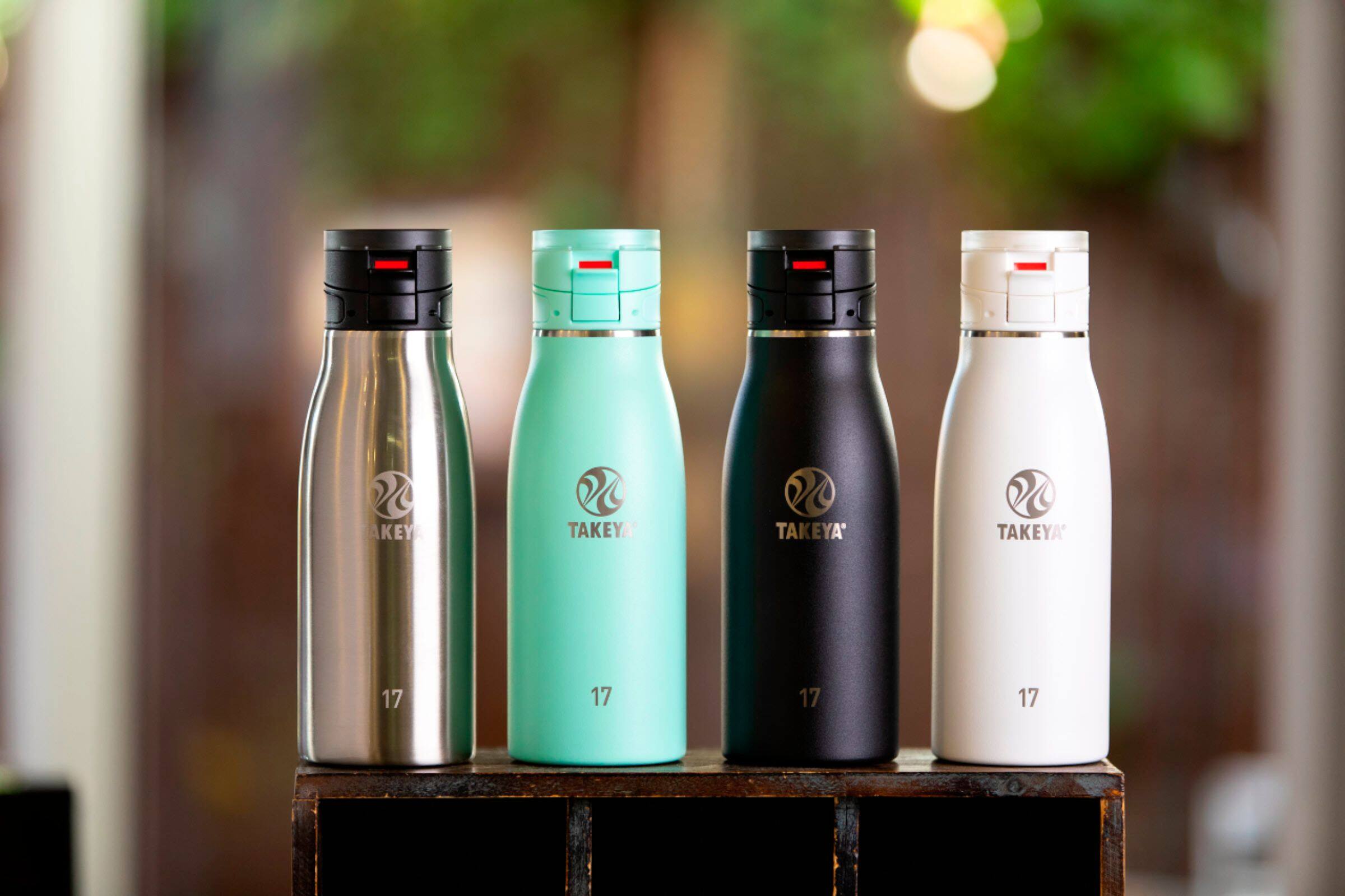 Alt View 14. Takeya - Traveler 17oz FlipLock Bottle - Onyx.