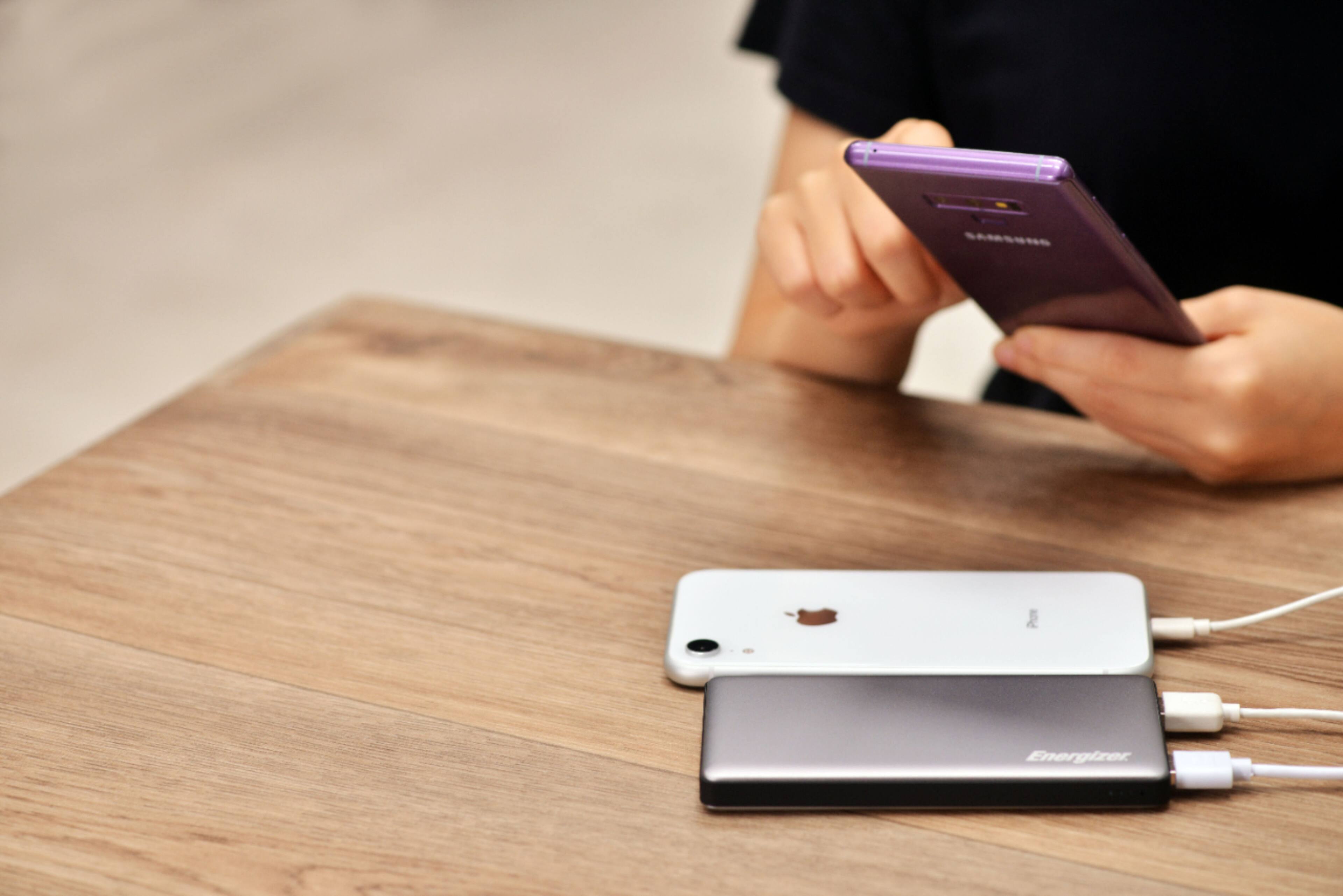 Alt View 2. Energizer - Ultimate Lithium 10,000mAh 18W Fast Charge Portable Charger/Power Bank QC 3.0 & PD 3.0 for Apple, Android & USB Devices - Gray.