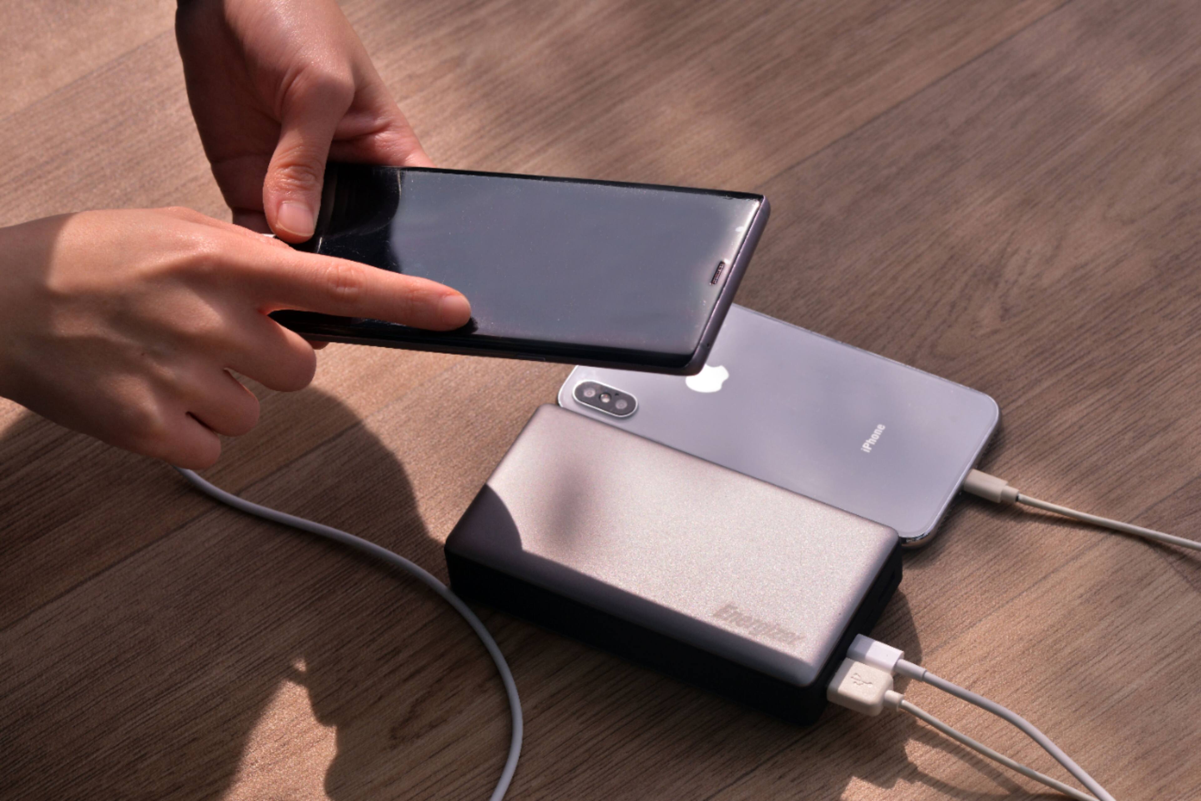 Alt View 14. Energizer - Ultimate Lithium 20,000mAh 18W Fast Charge Portable Charger/Power Bank QC 3.0 & PD 3.0 for Apple, Android & USB Devices - Gray.