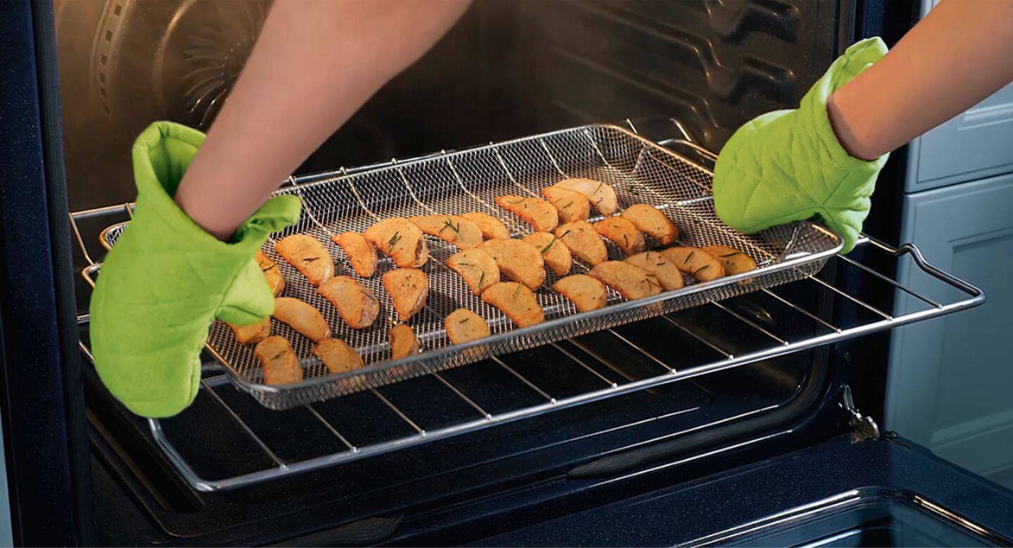 Alt View 23. Samsung - 6.3 cu. ft. Front Control Slide-In Electric Convection Range with Air Fry & Wi-Fi, Fingerprint Resistant - Stainless Steel.