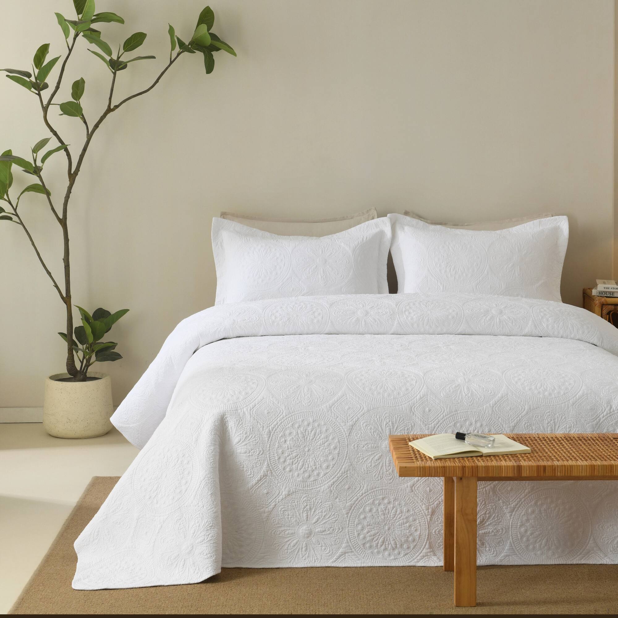 Angle. MarCielo - MarCielo 3 Piece Cotton Cover White Medallion Vintage Farmhouse Quilt Bedspread Set - White.