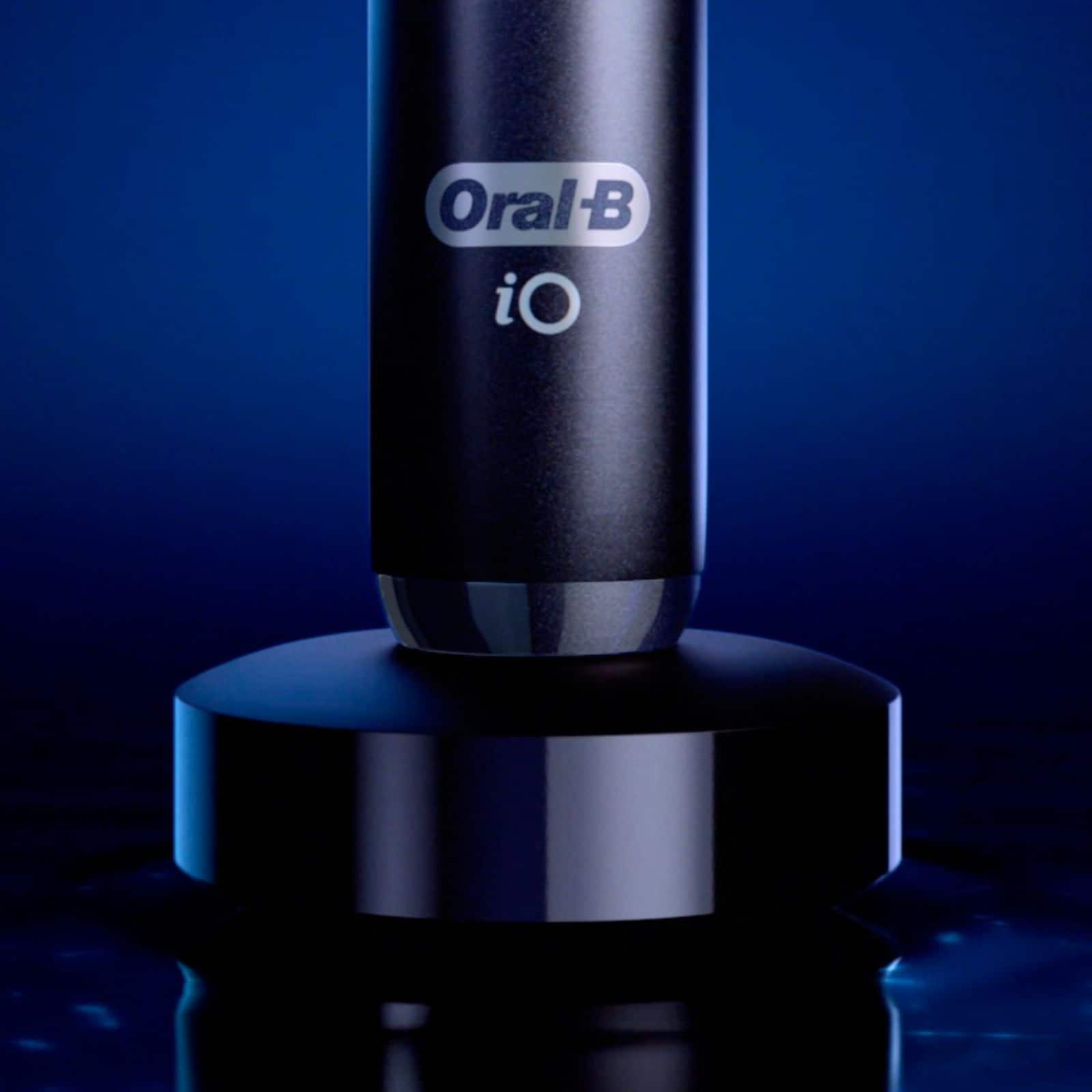 Alt View 19. Oral-B - iO Series 7 Connected Rechargeable Electric Toothbrush - Onyx Black.