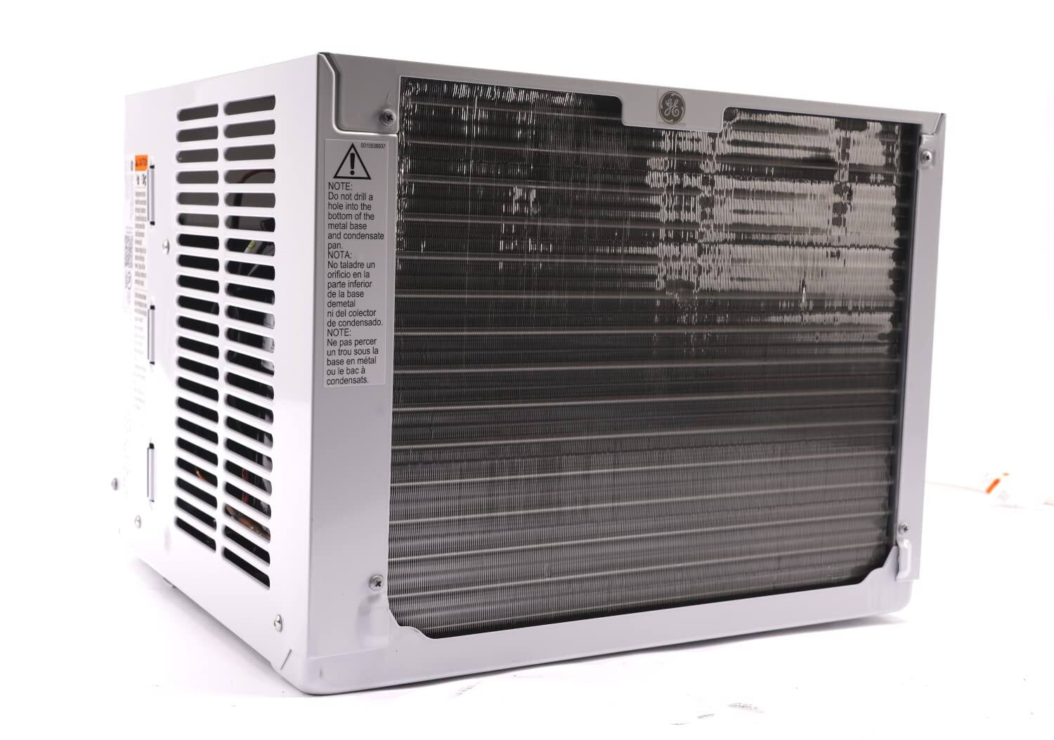9 SoN!  
NOTE: Do not drill a hole into the bottom of the metal base and condensate pan  
NOTA: No taladre un orificio en la parte inferior de la base de metal ni del colector de condensado  
NOTE: Ne pas percer un trou sous la base en métal ou le bac à condensats.