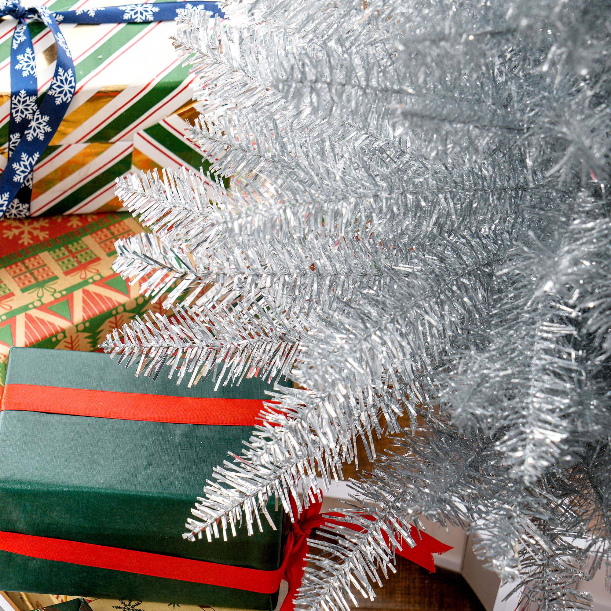 Alt View 8. Homcom - Artificial Pencil Christmas Tree, Slim Xmas Tree with 294 Realistic Branch Tips and Plastic Stand - Silver.