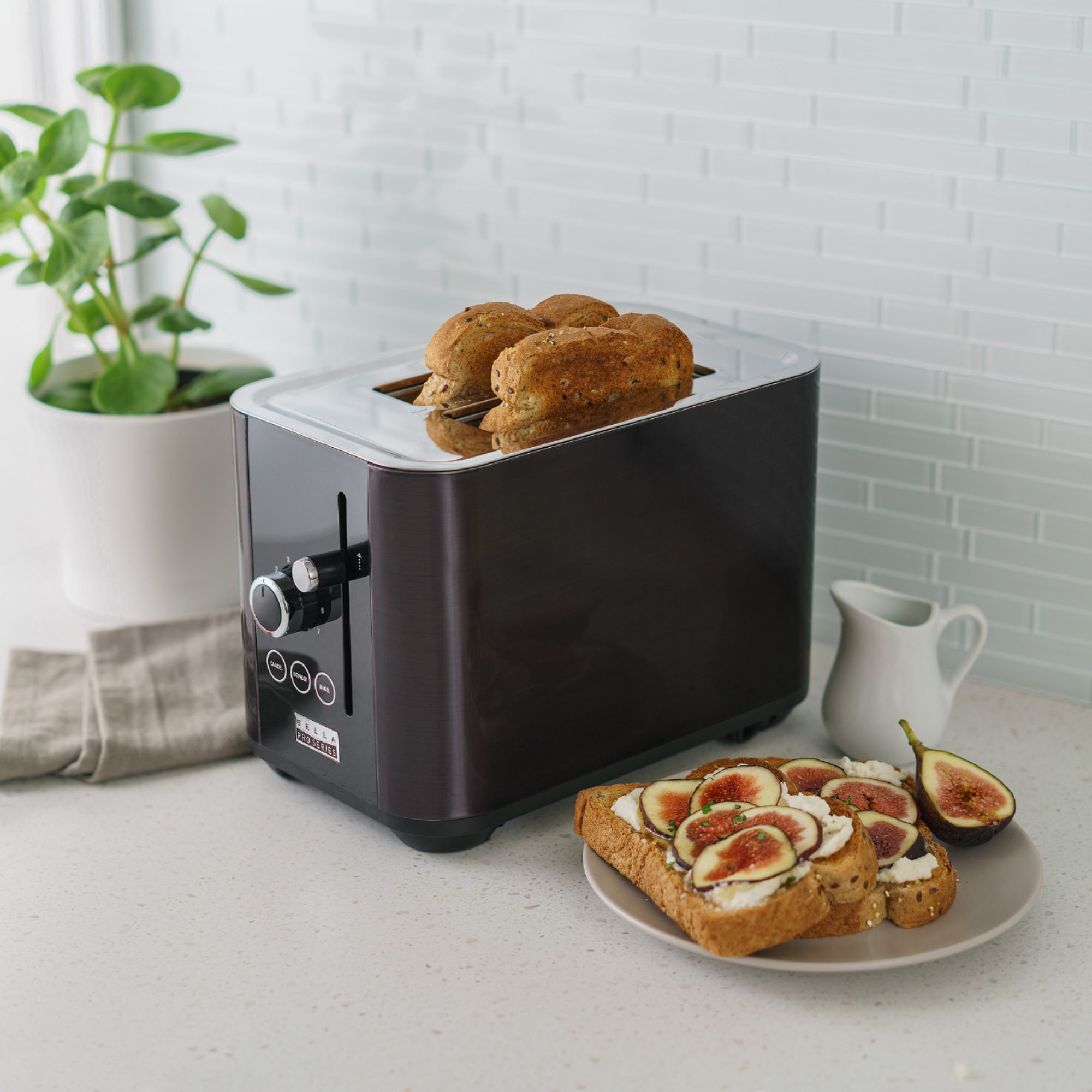 Bella Pro Series 4-Slice Digital Touchscreen Toaster Black Stainless Steel  90123 - Best Buy