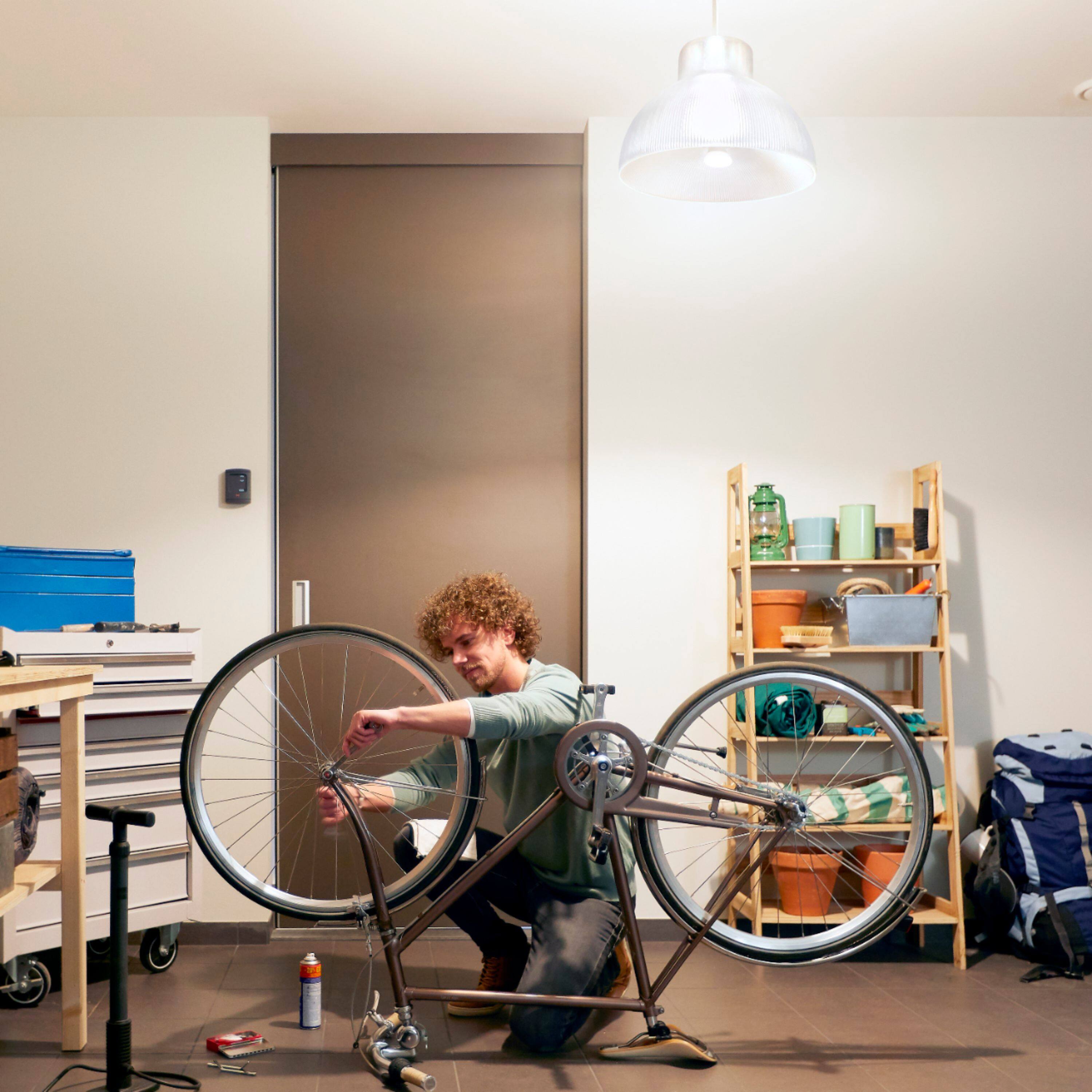 Left. Philips - Hue A21 Bluetooth 100W LED Bulb - White.