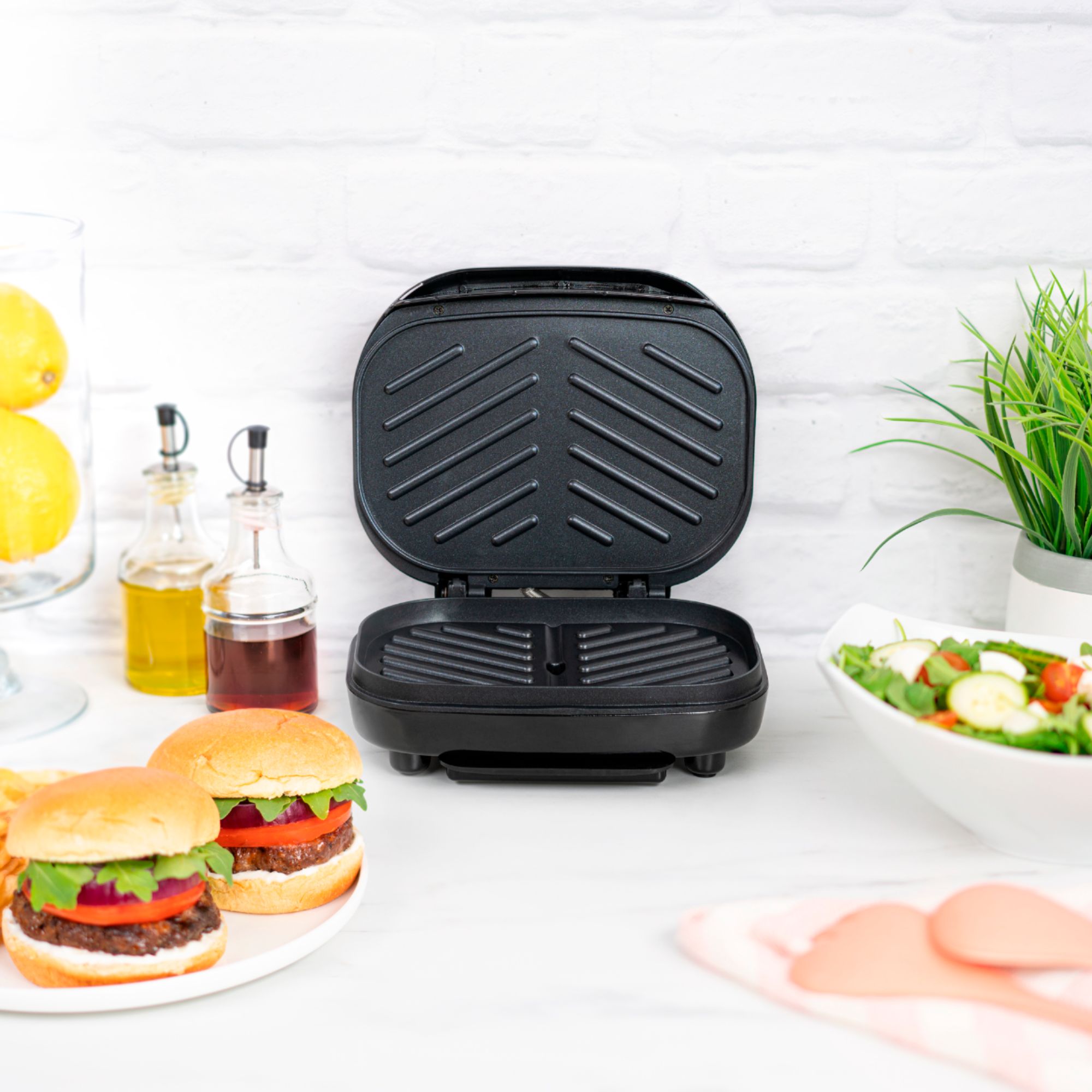 Zoom in on Alt View Zoom 15. Bella - 2 Burger Electric Grill - Black.